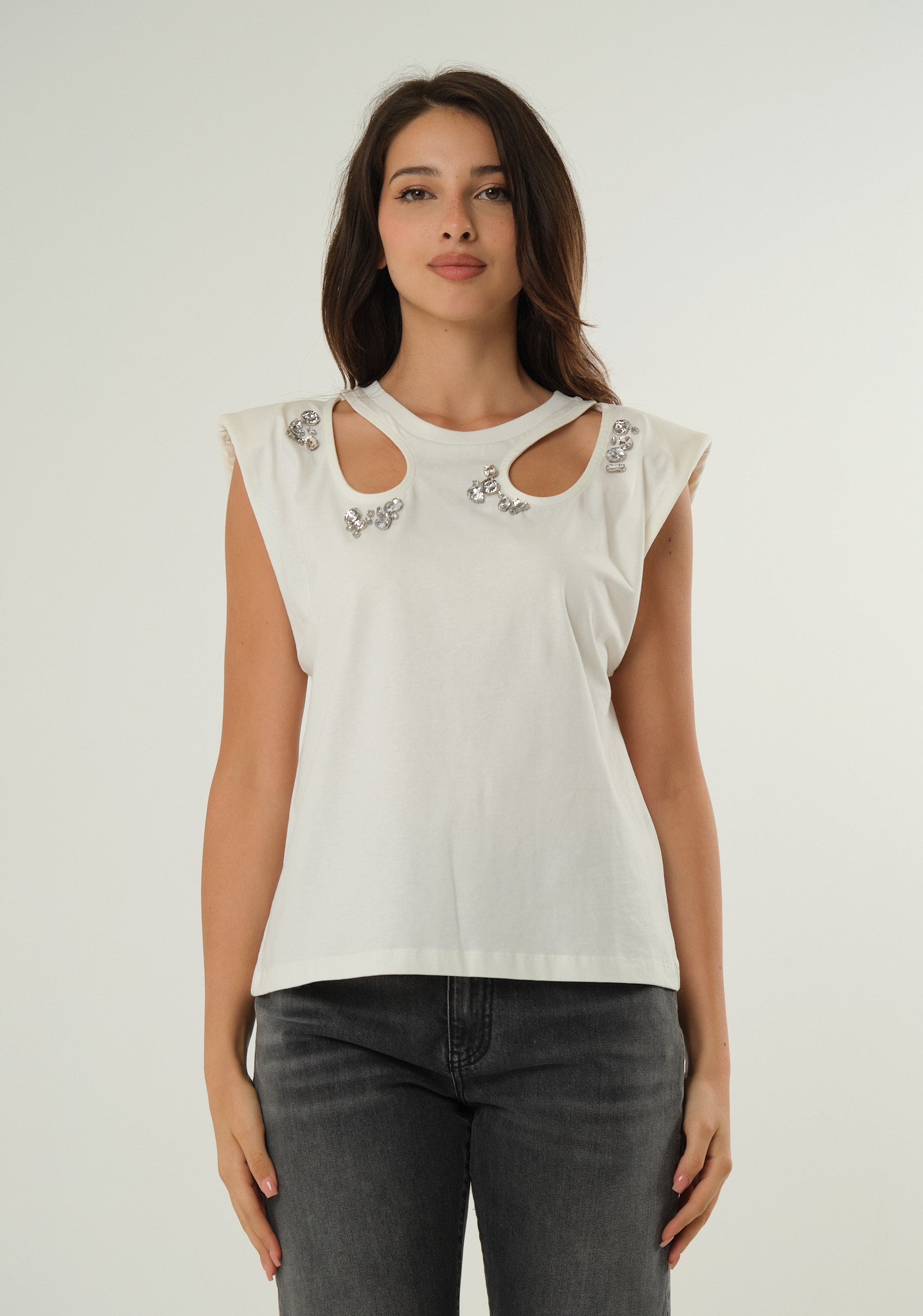 T-shirt smanicata con aperture