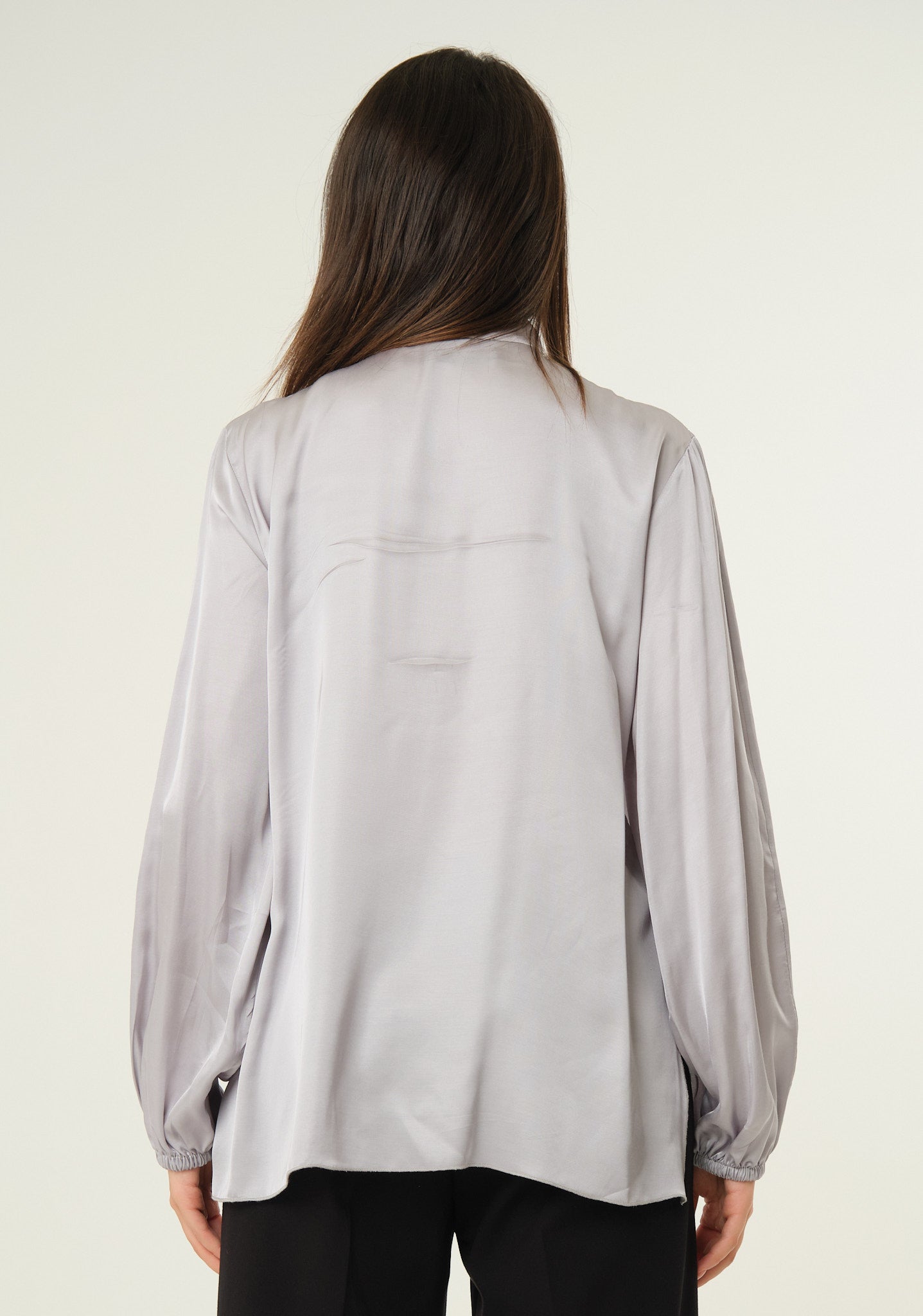 Blusa con fusciacca al collo
