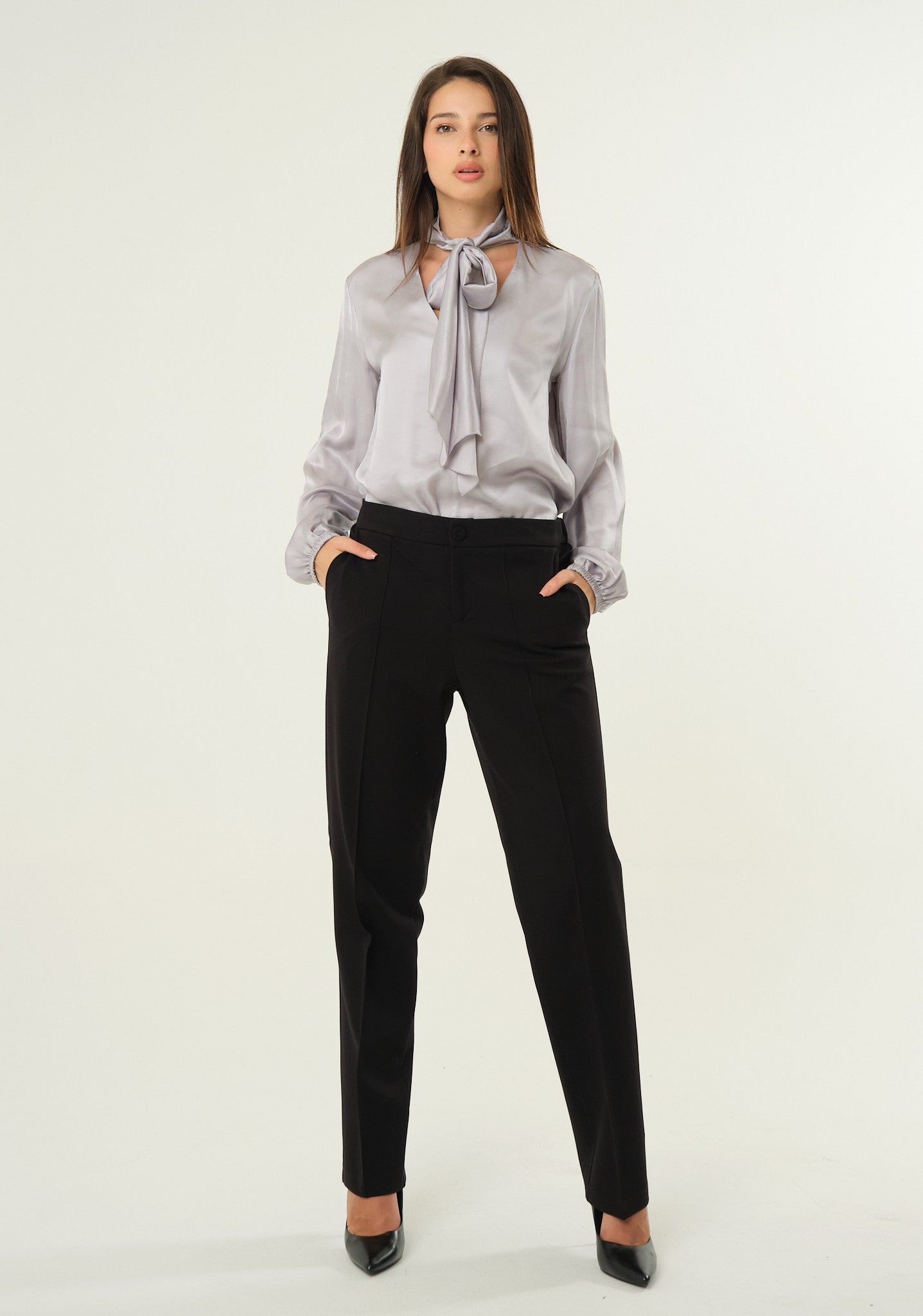 Blusa con fusciacca al collo