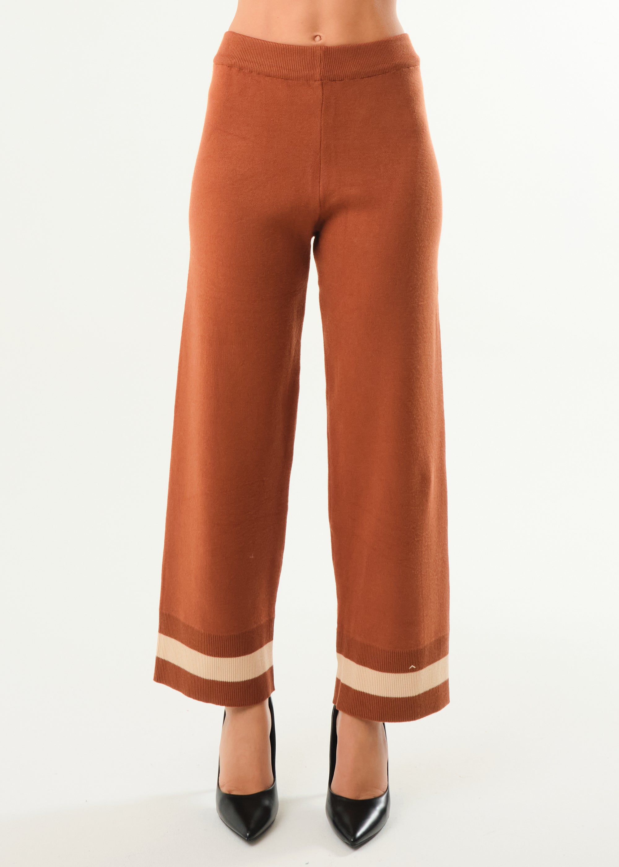 Pantalone con profili a contrasto