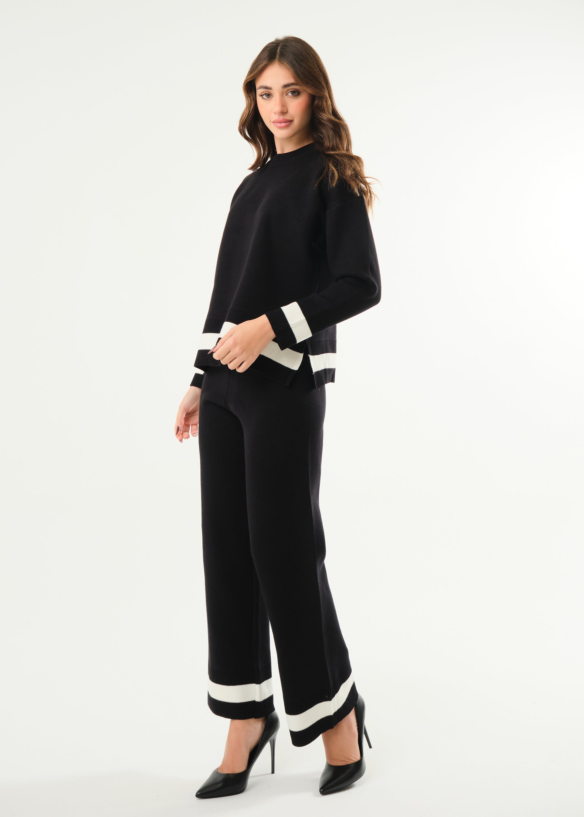 Pantalone con profili a contrasto