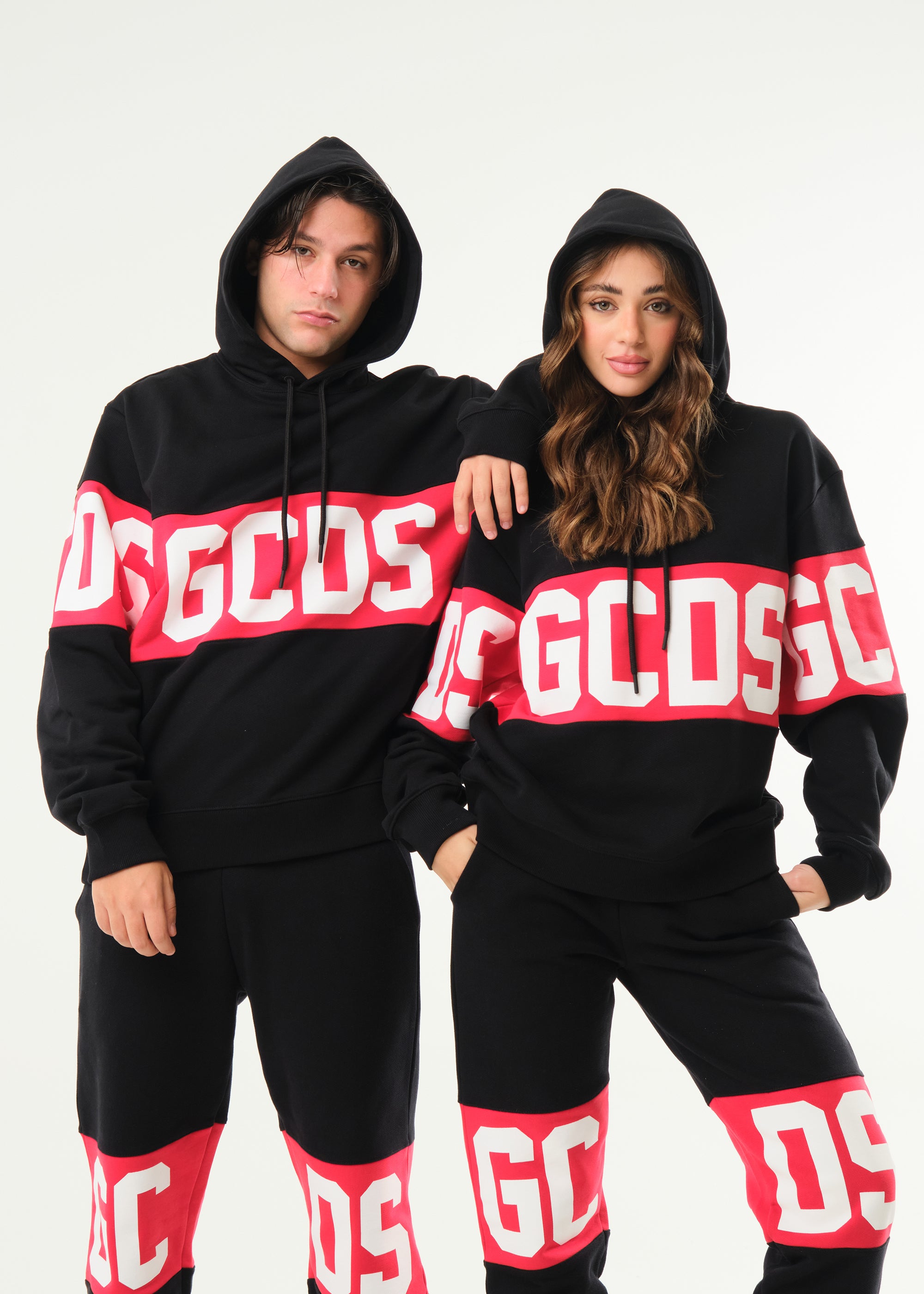 Felpa basic con cappuccio