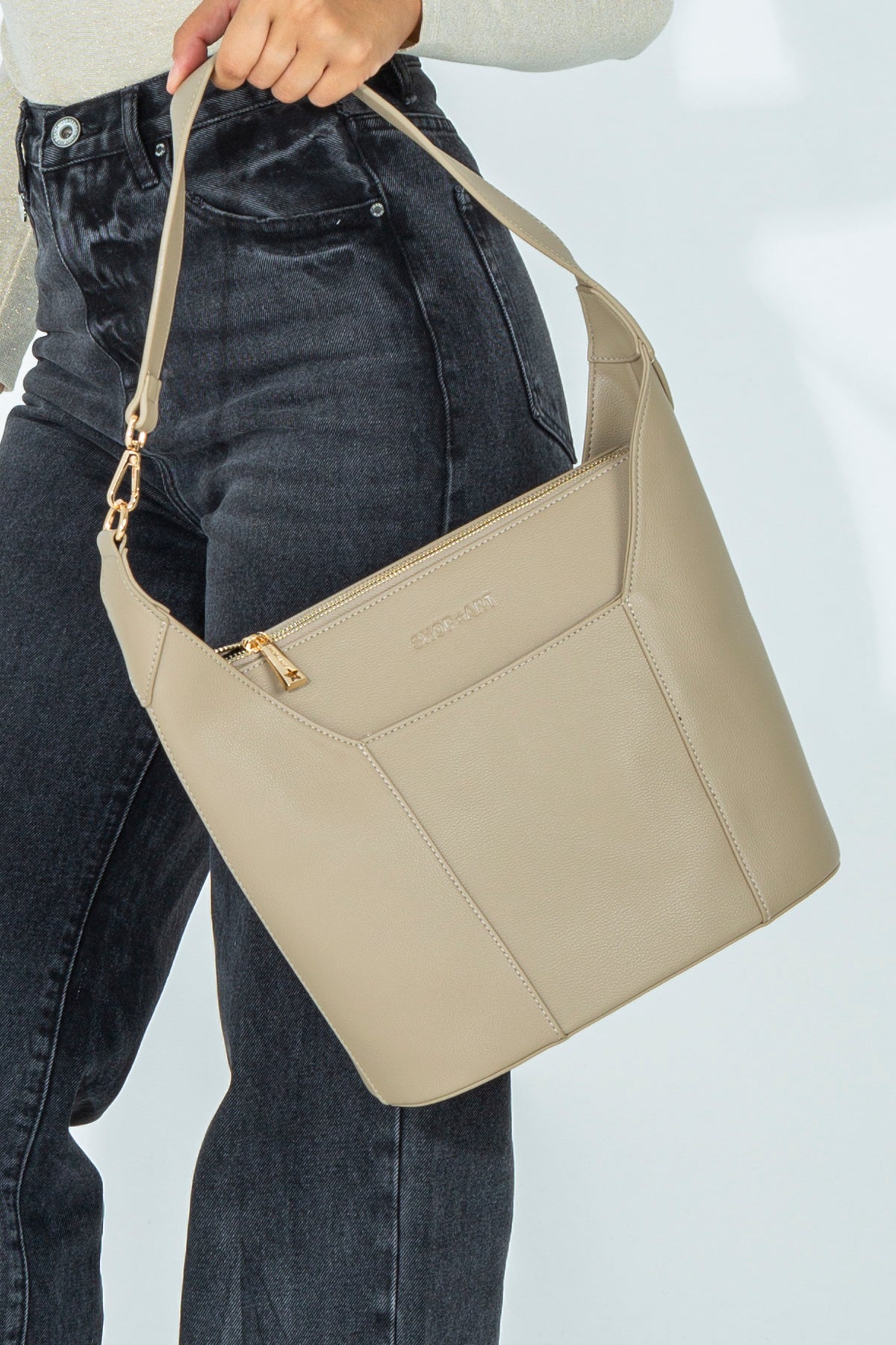 Medium shoulder bag