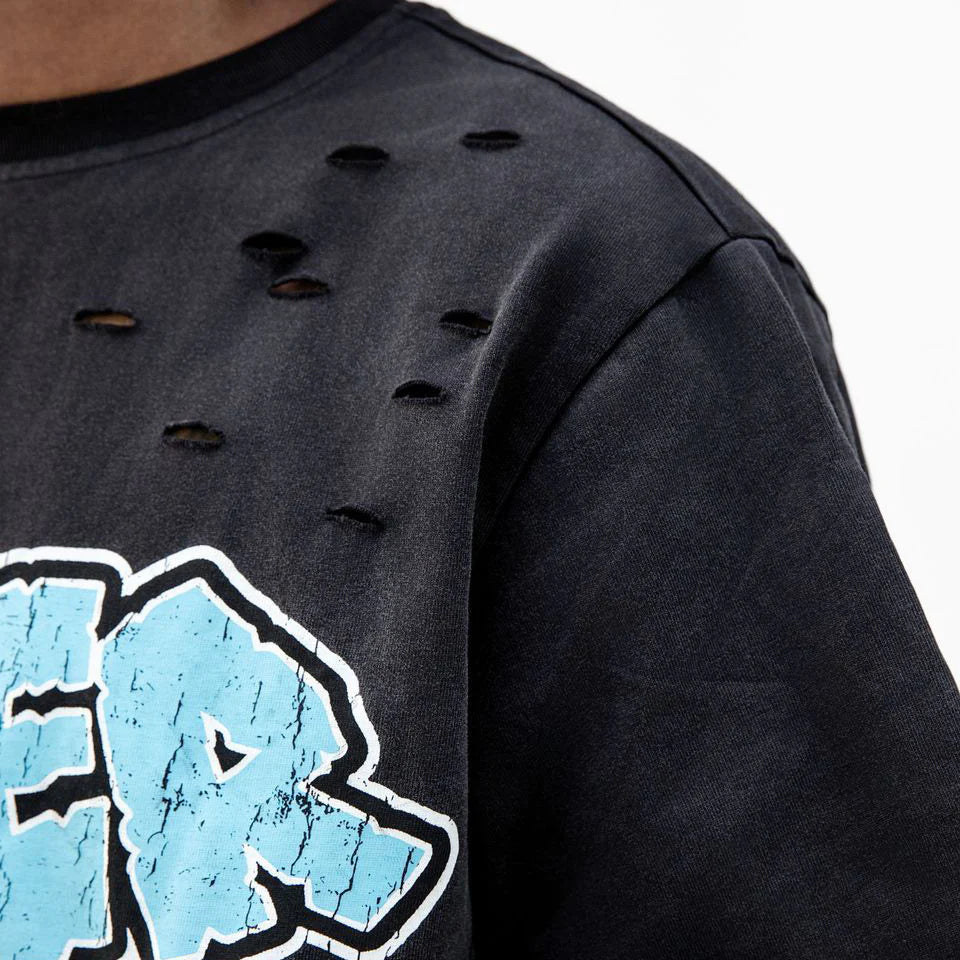 T-shirt con stampe e rotture