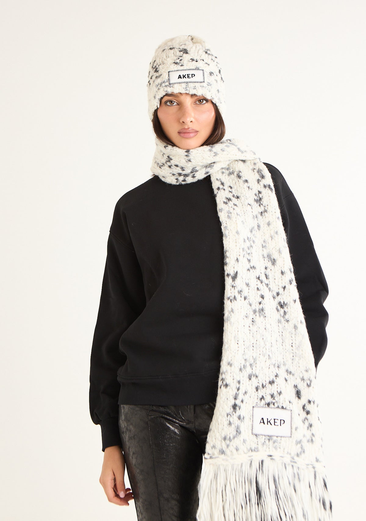 Cappello melange con logo ricamato