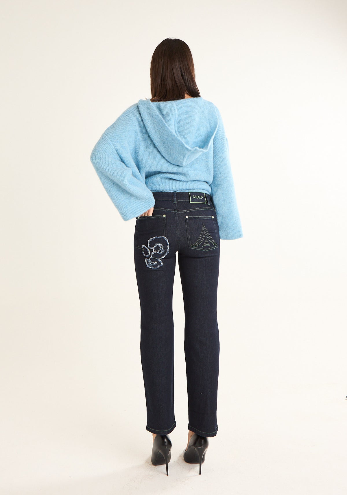Jeans con ricami