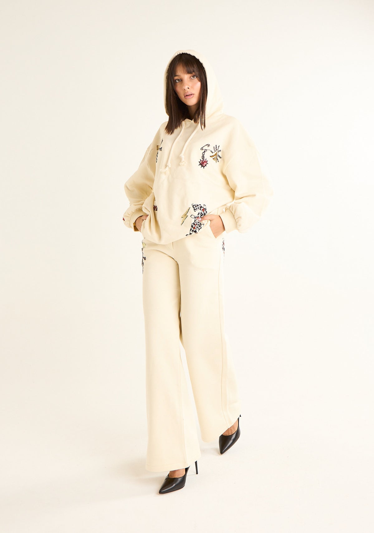 Pantalone in felpa con ricami