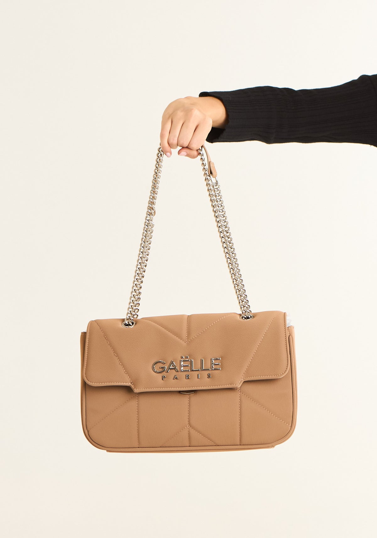 Borsa maxi con logo in metallo su patta