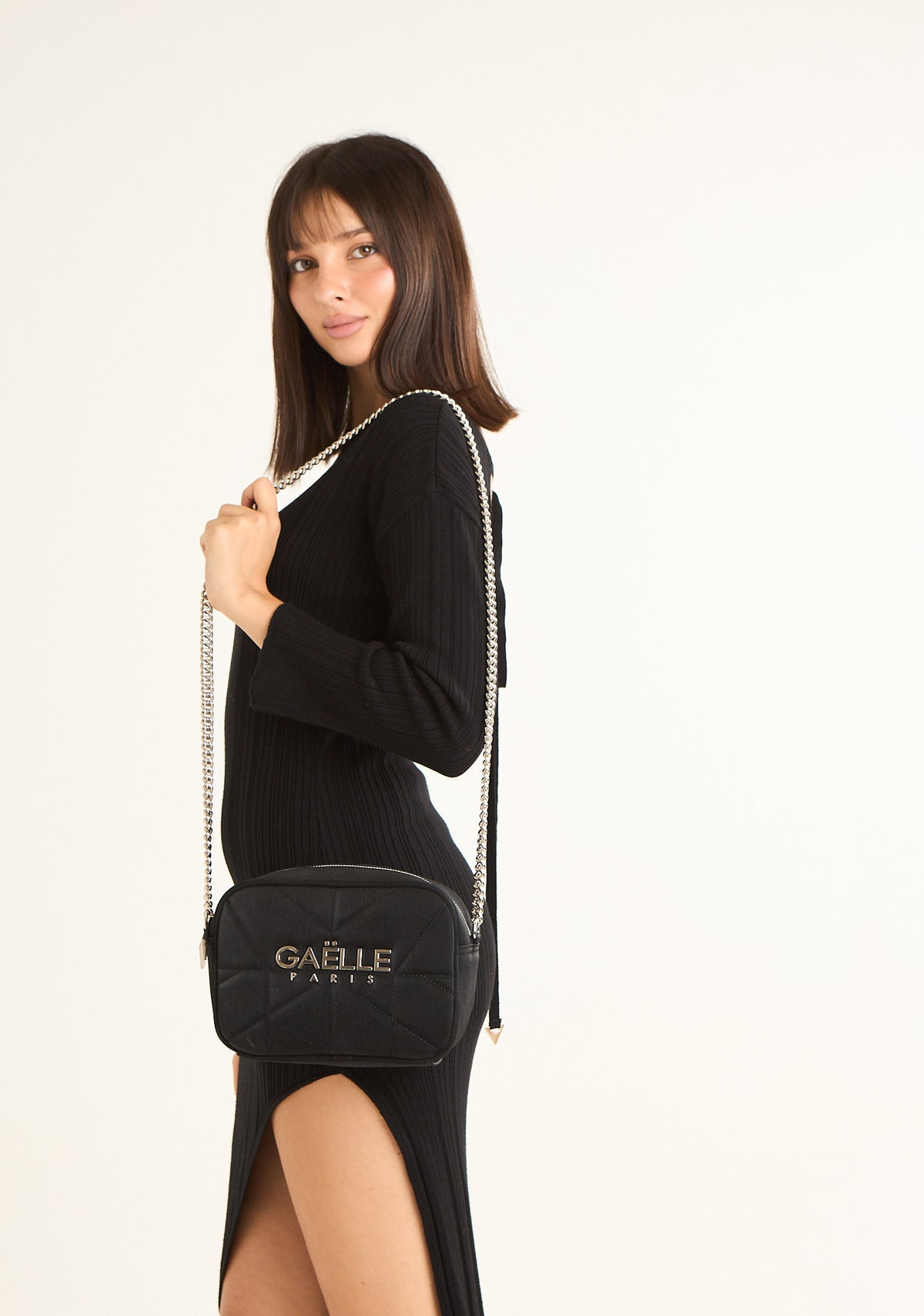 Borsa camera bag con logo in metallo