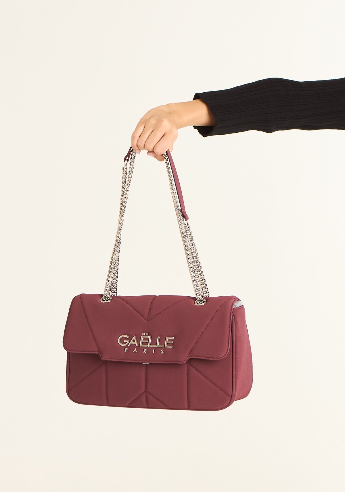 Borsa maxi con logo in metallo su patta