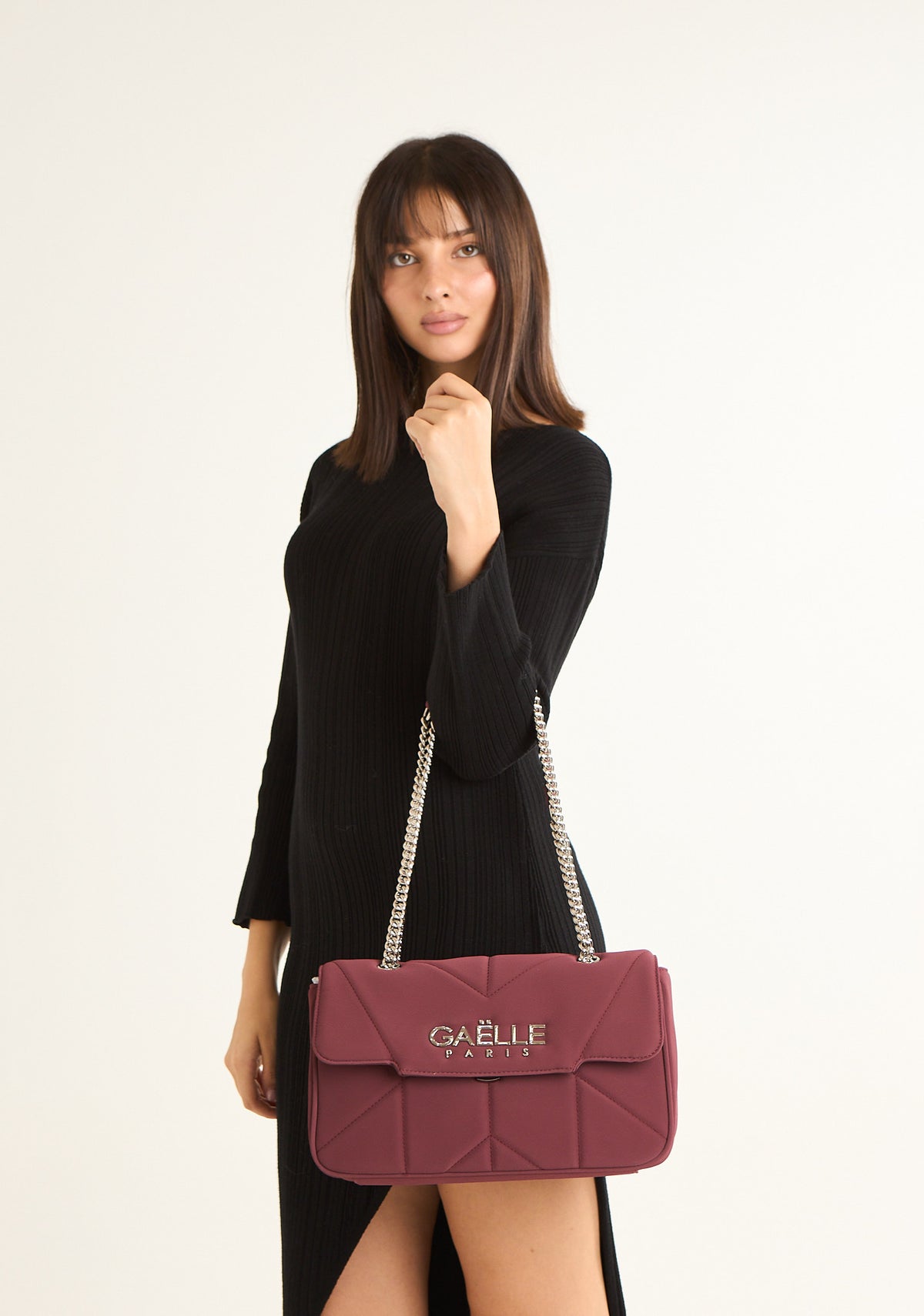 Borsa maxi con logo in metallo su patta