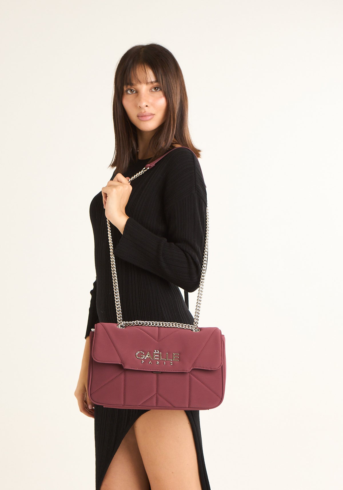 Borsa maxi con logo in metallo su patta