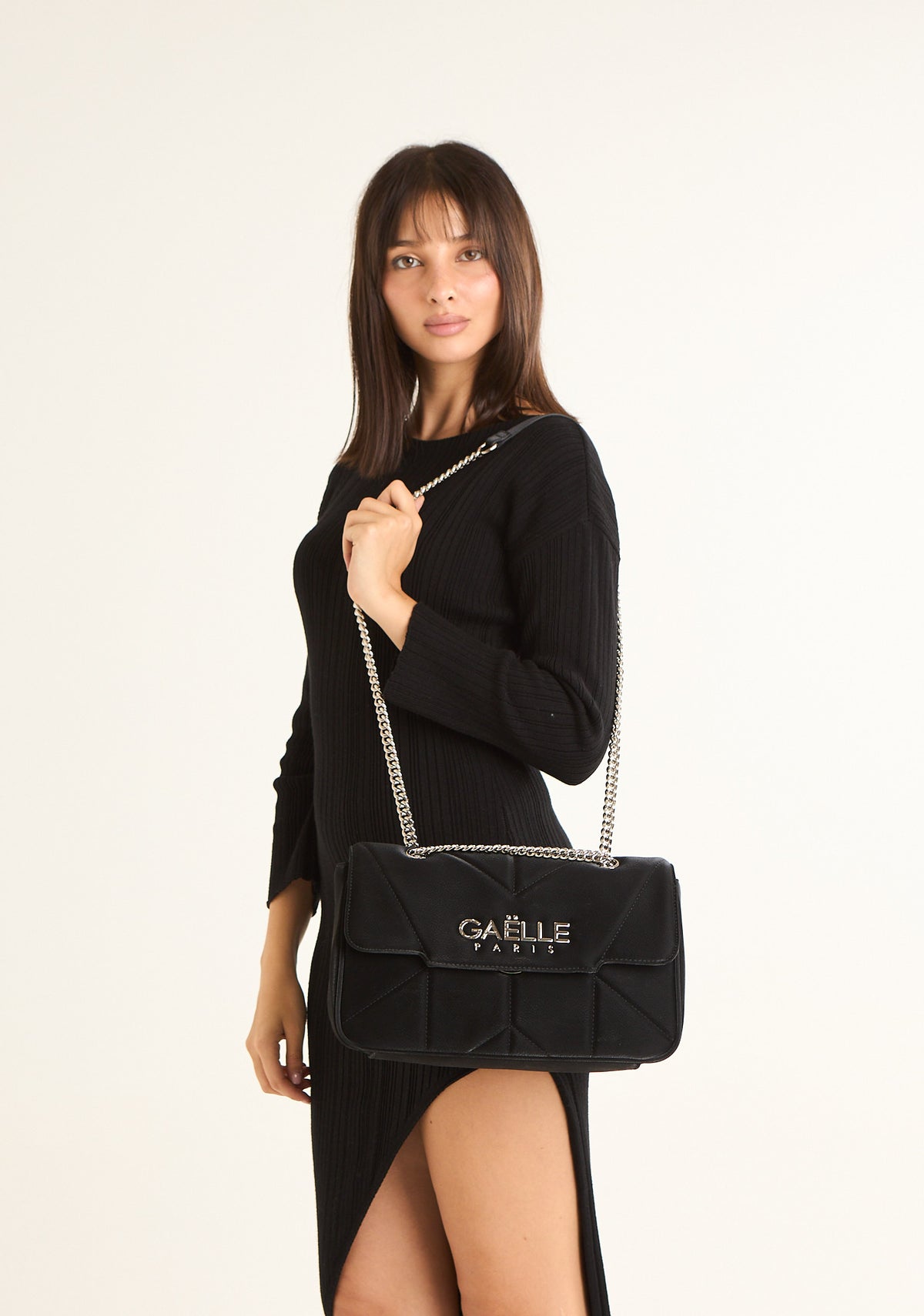 Borsa maxi con logo in metallo su patta