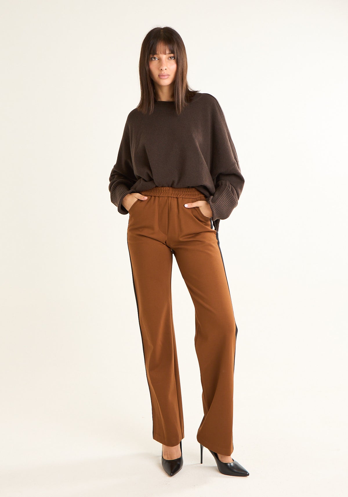 Pantalone con bande laterali