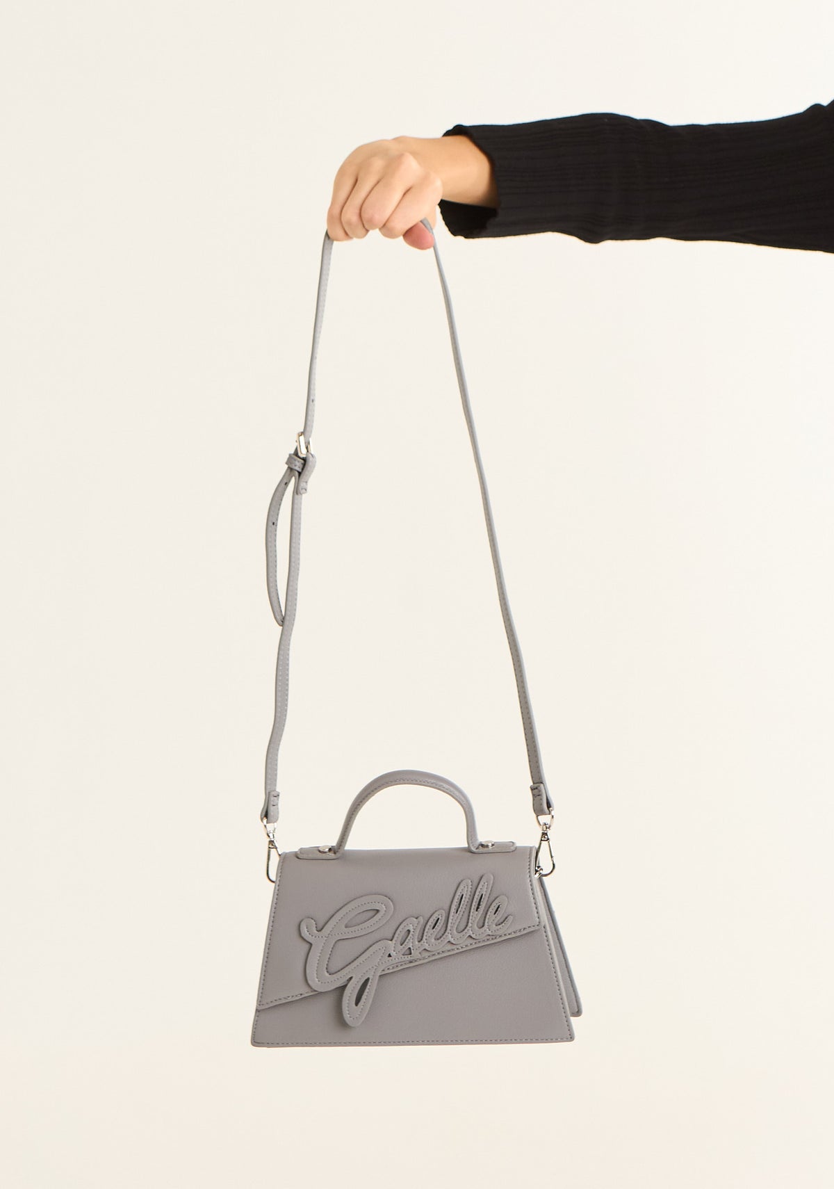 Borsa a mano con patch stile college