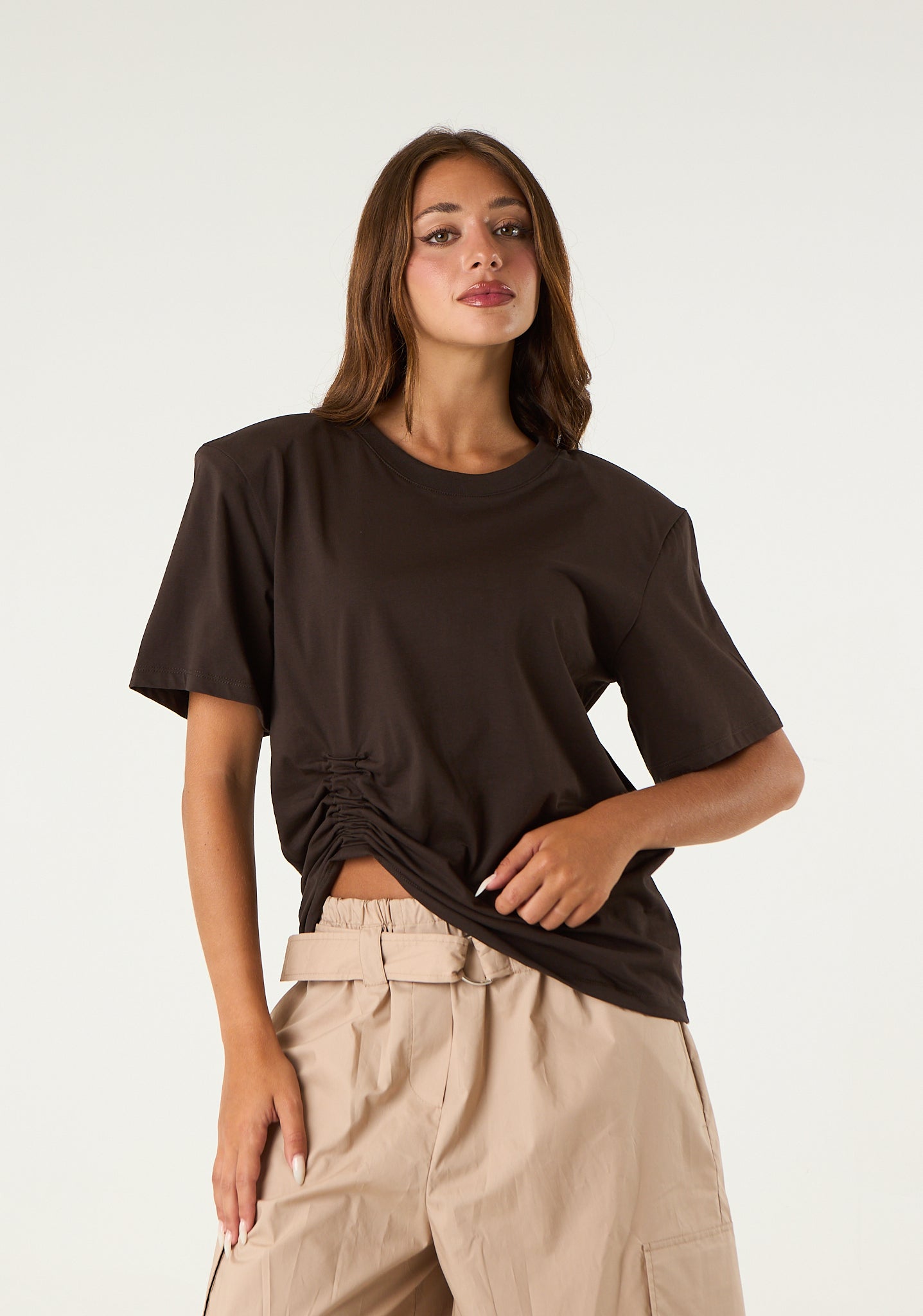T-shirt con arriccio laterale