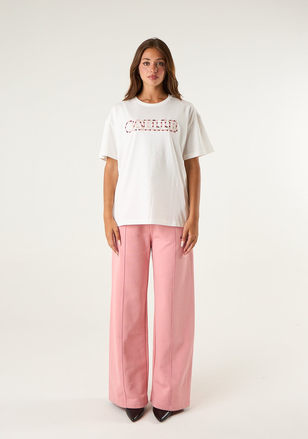 T-shirt con ricamo logato