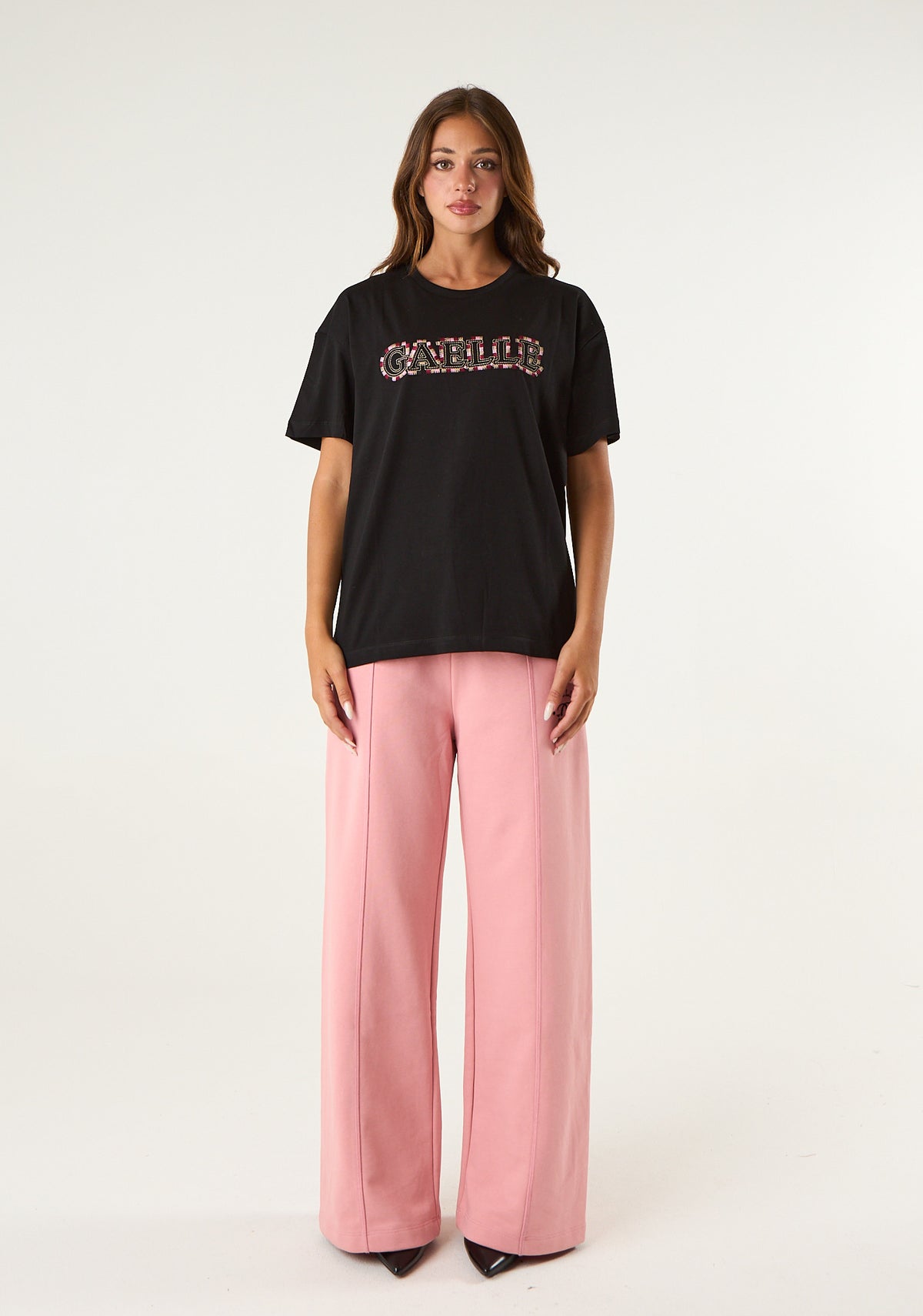 T-shirt con ricamo logato