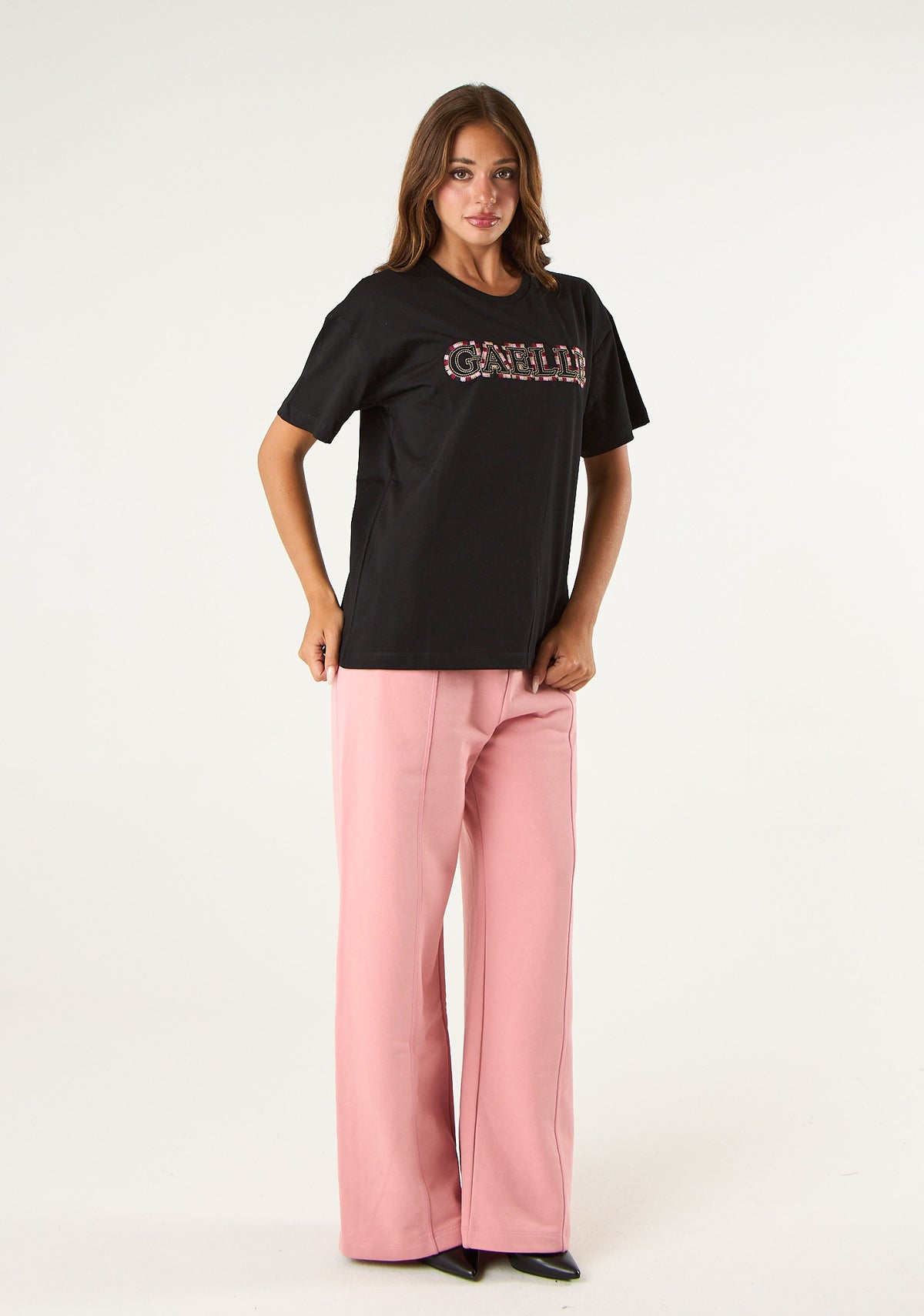 T-shirt con ricamo logato