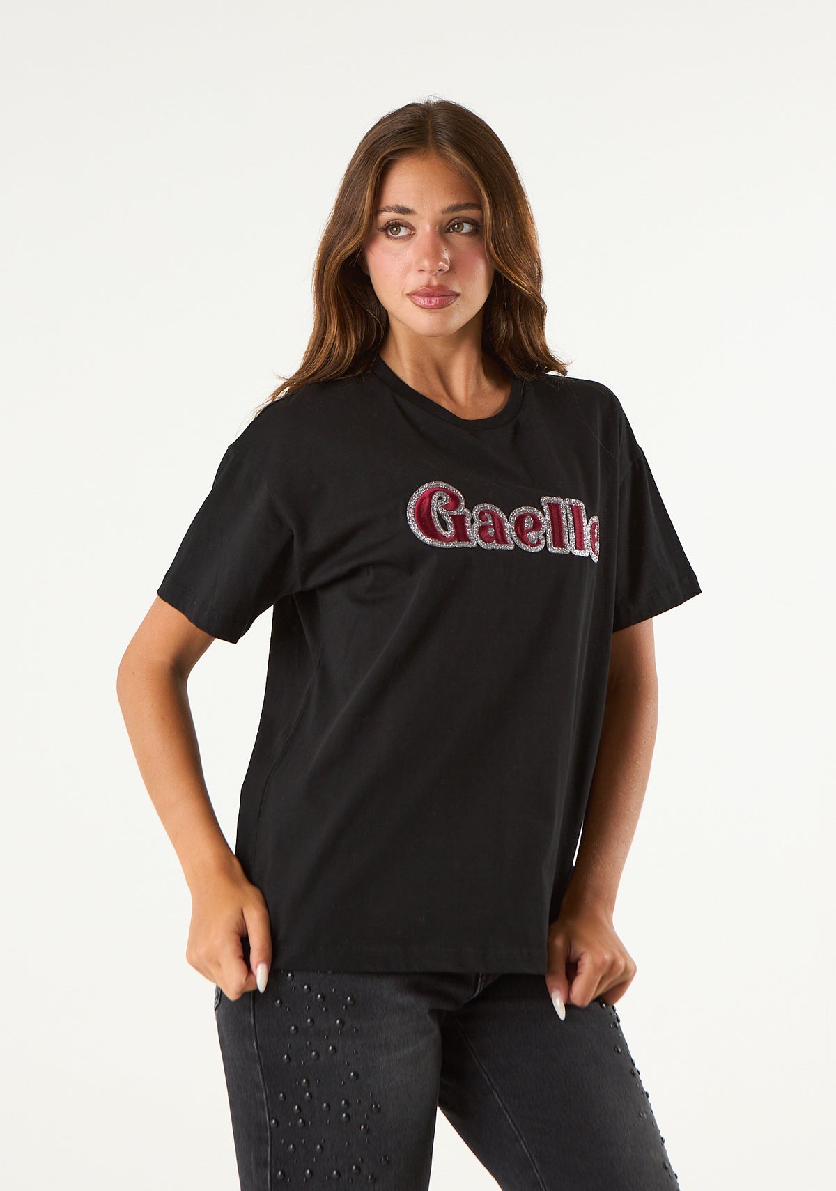 T-shirt con ricamo frontale