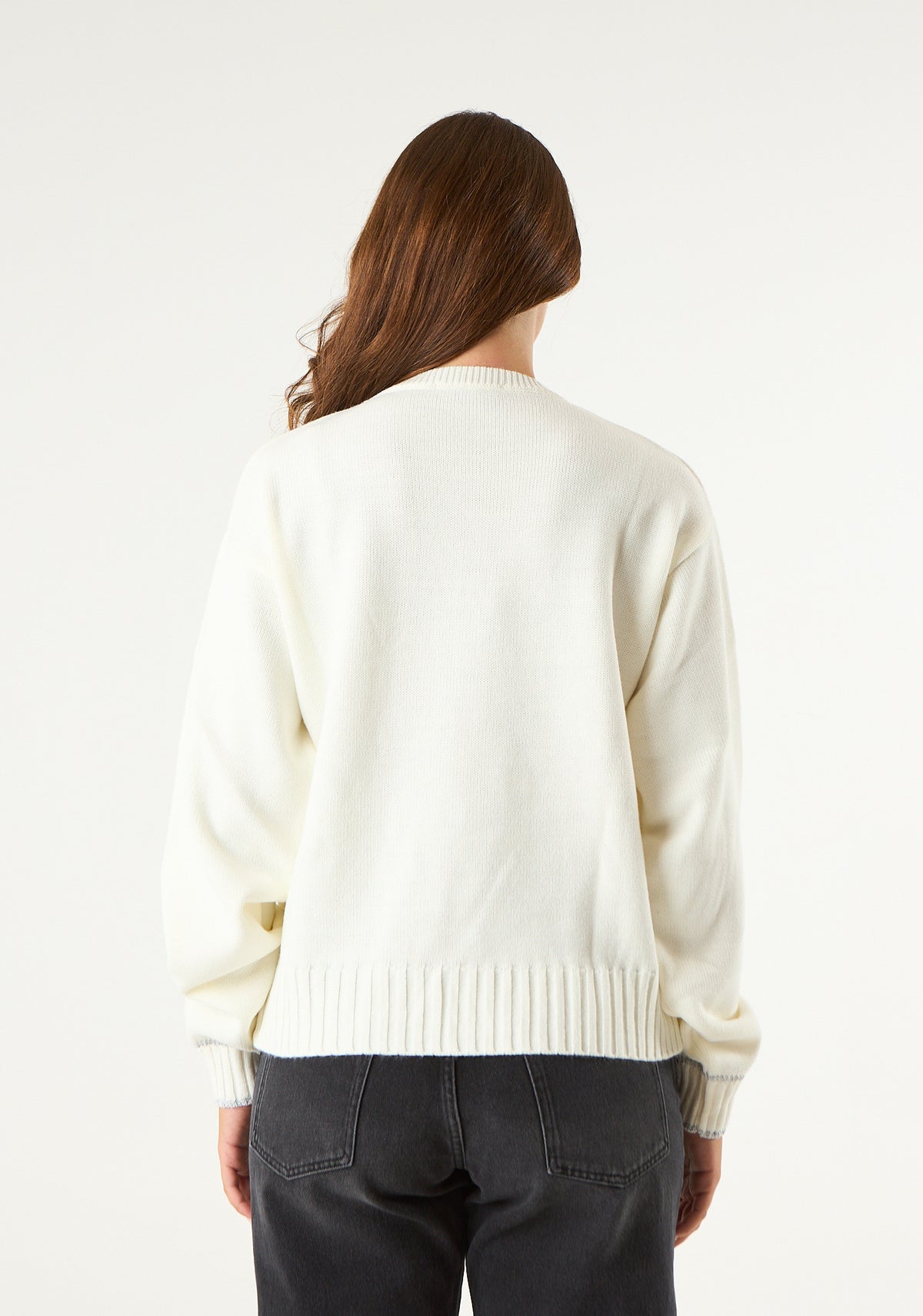 Pullover con frase ricamata