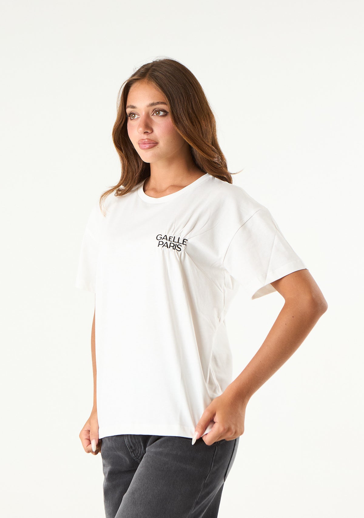 T-shirt con ricamo arricciato