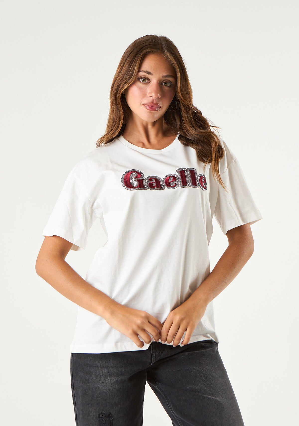 T-shirt con ricamo frontale