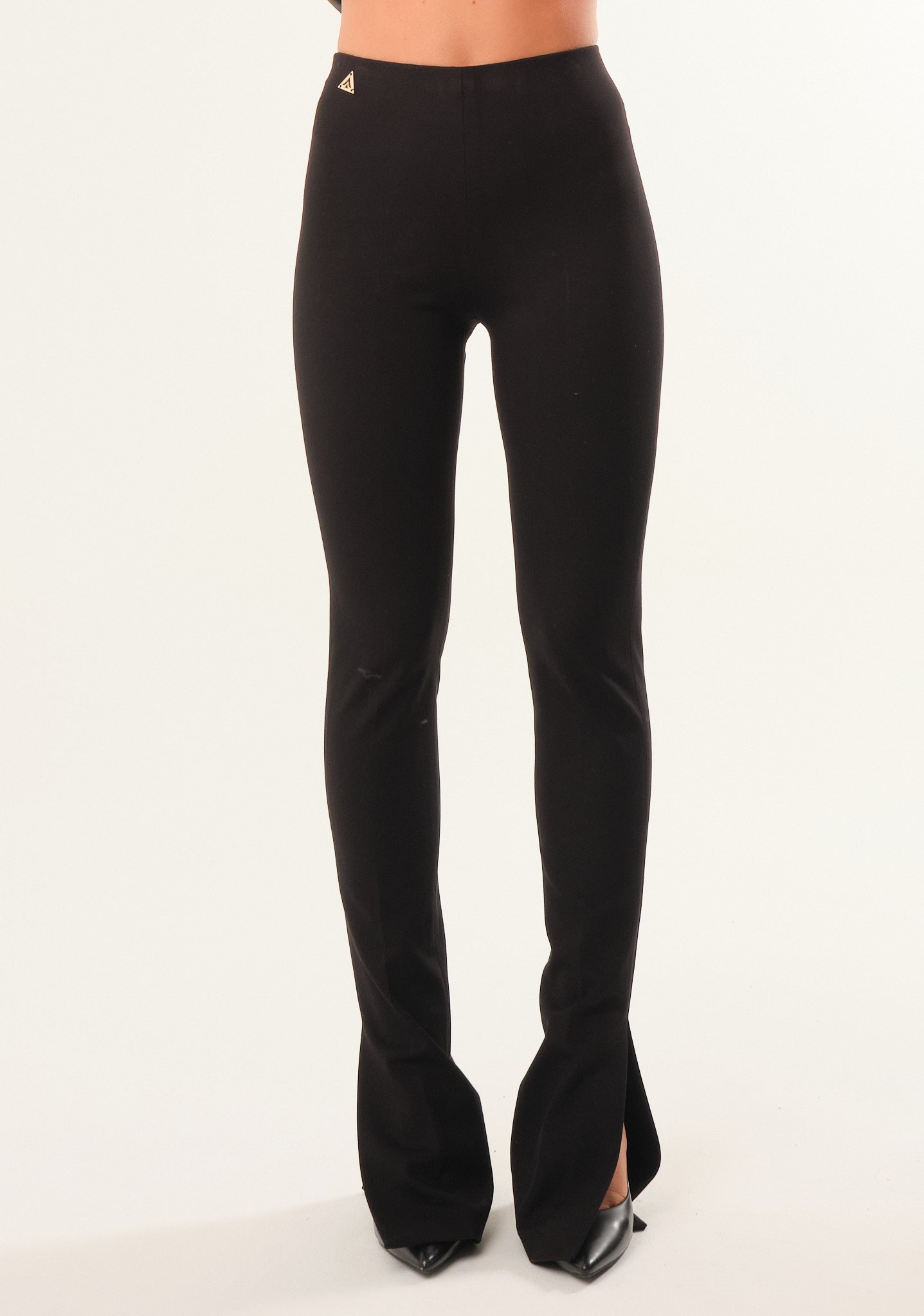 Pantalone dritto con aperture laterali
