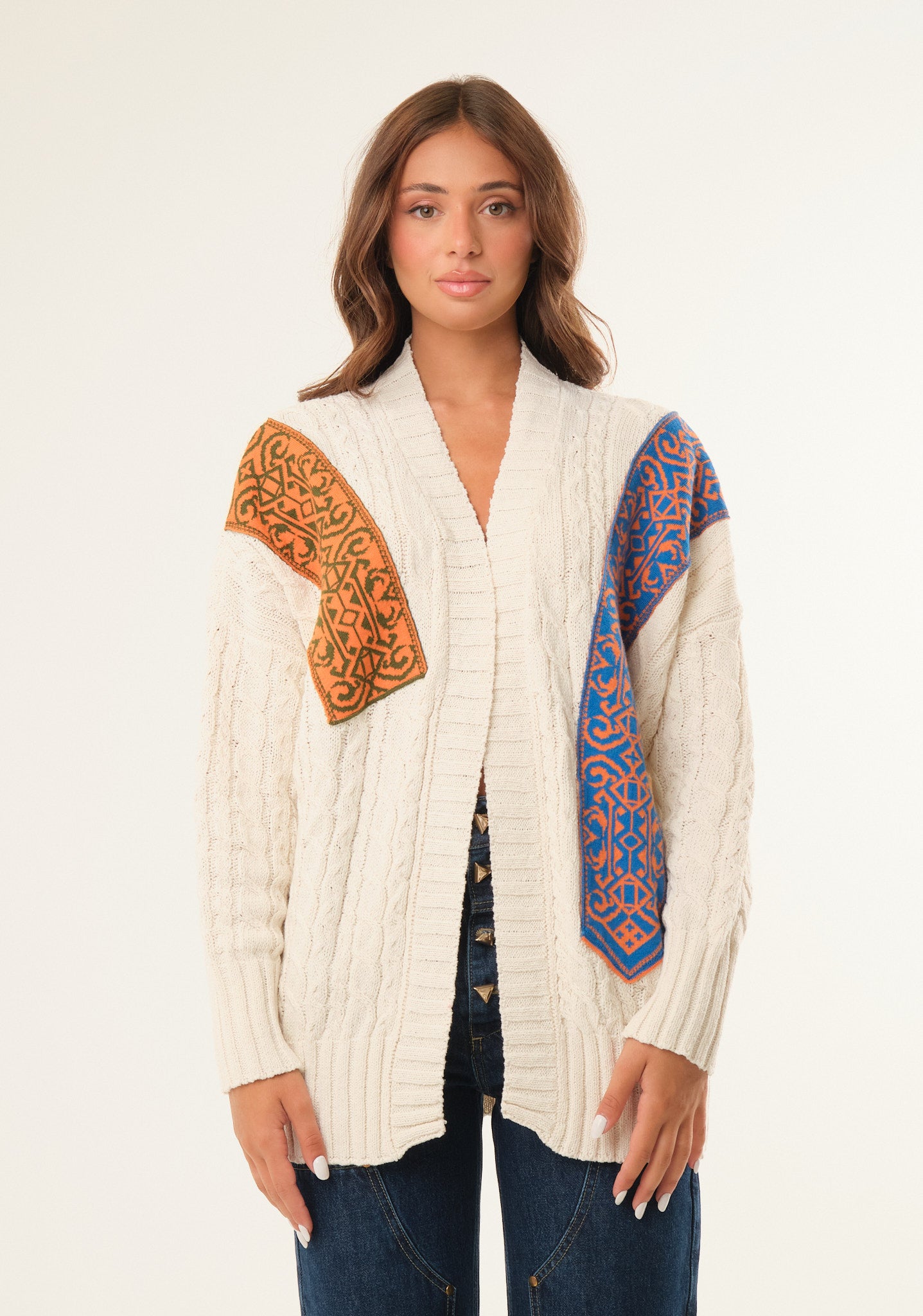 Cardigan lavorato con applicazioni jacquard