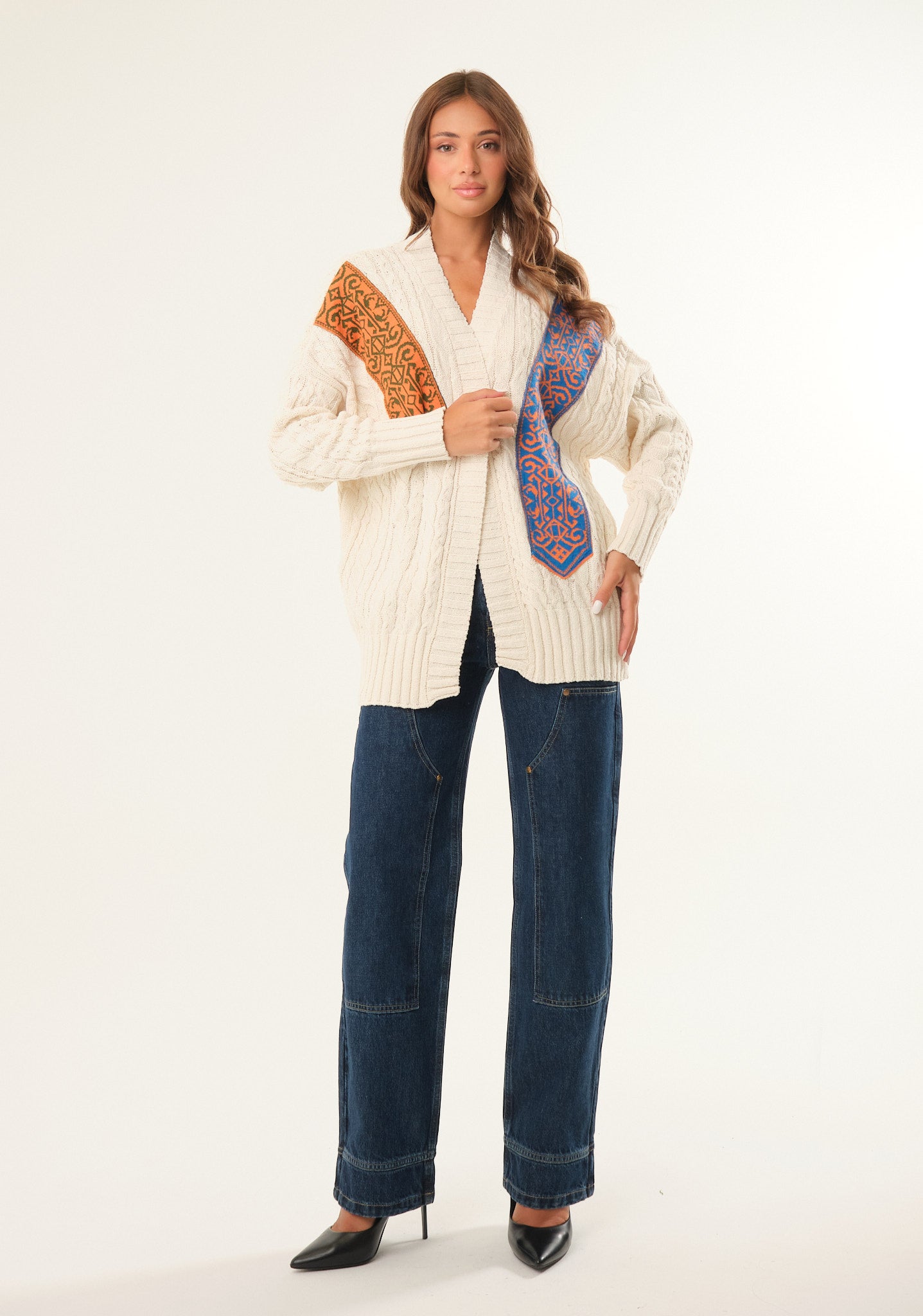 Cardigan lavorato con applicazioni jacquard