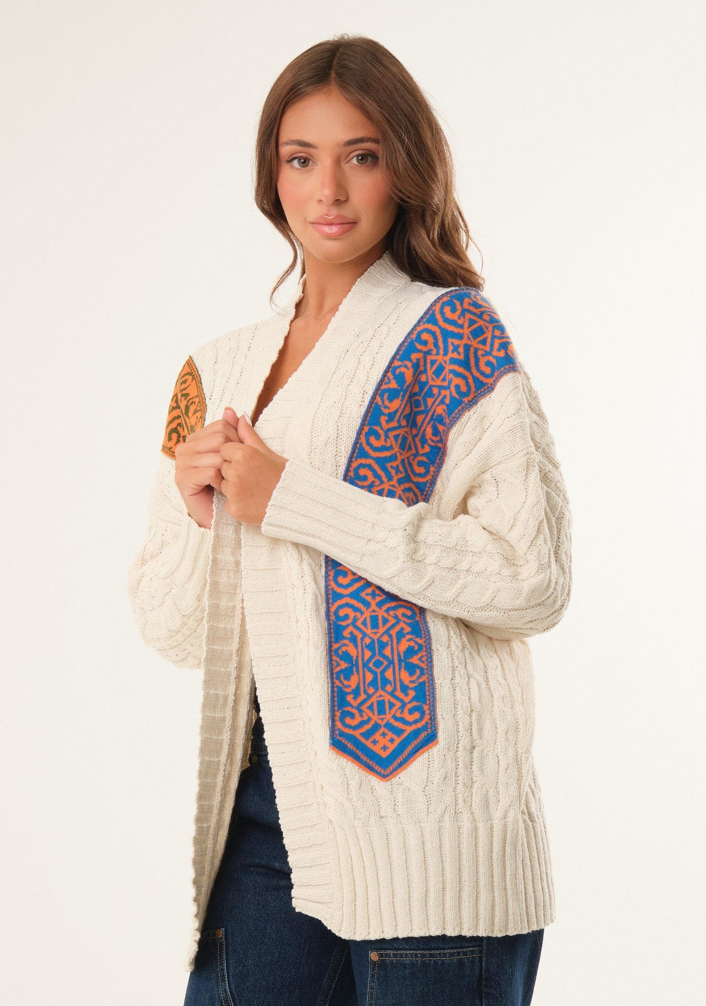 Cardigan lavorato con applicazioni jacquard