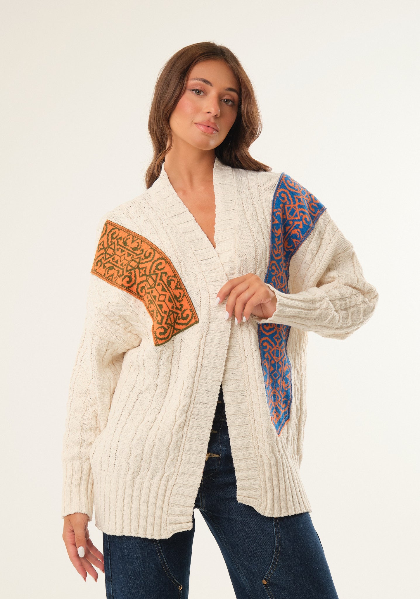 Cardigan lavorato con applicazioni jacquard
