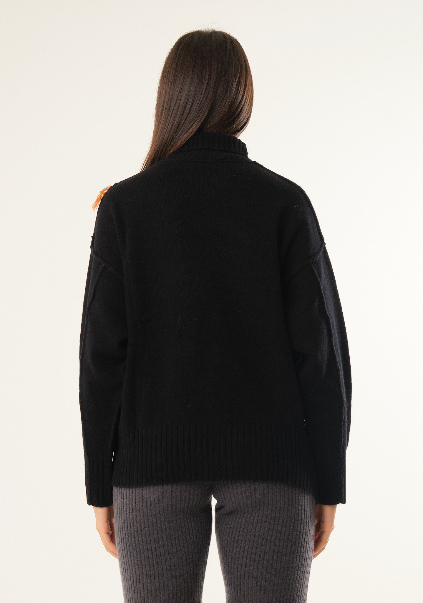 Maglione in lana con dettagli cut out