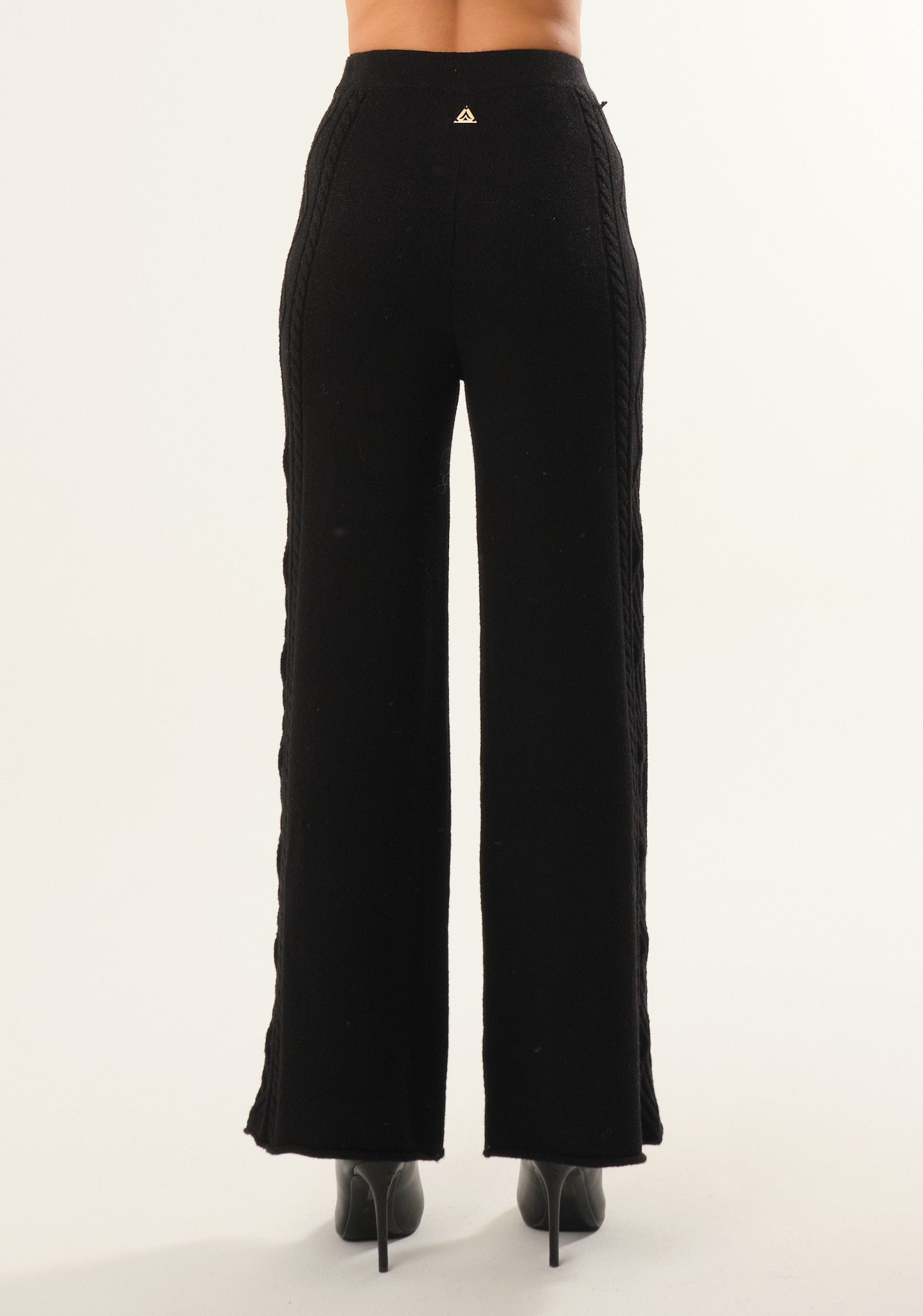 Pantalone palazzo con dettaglio laterale