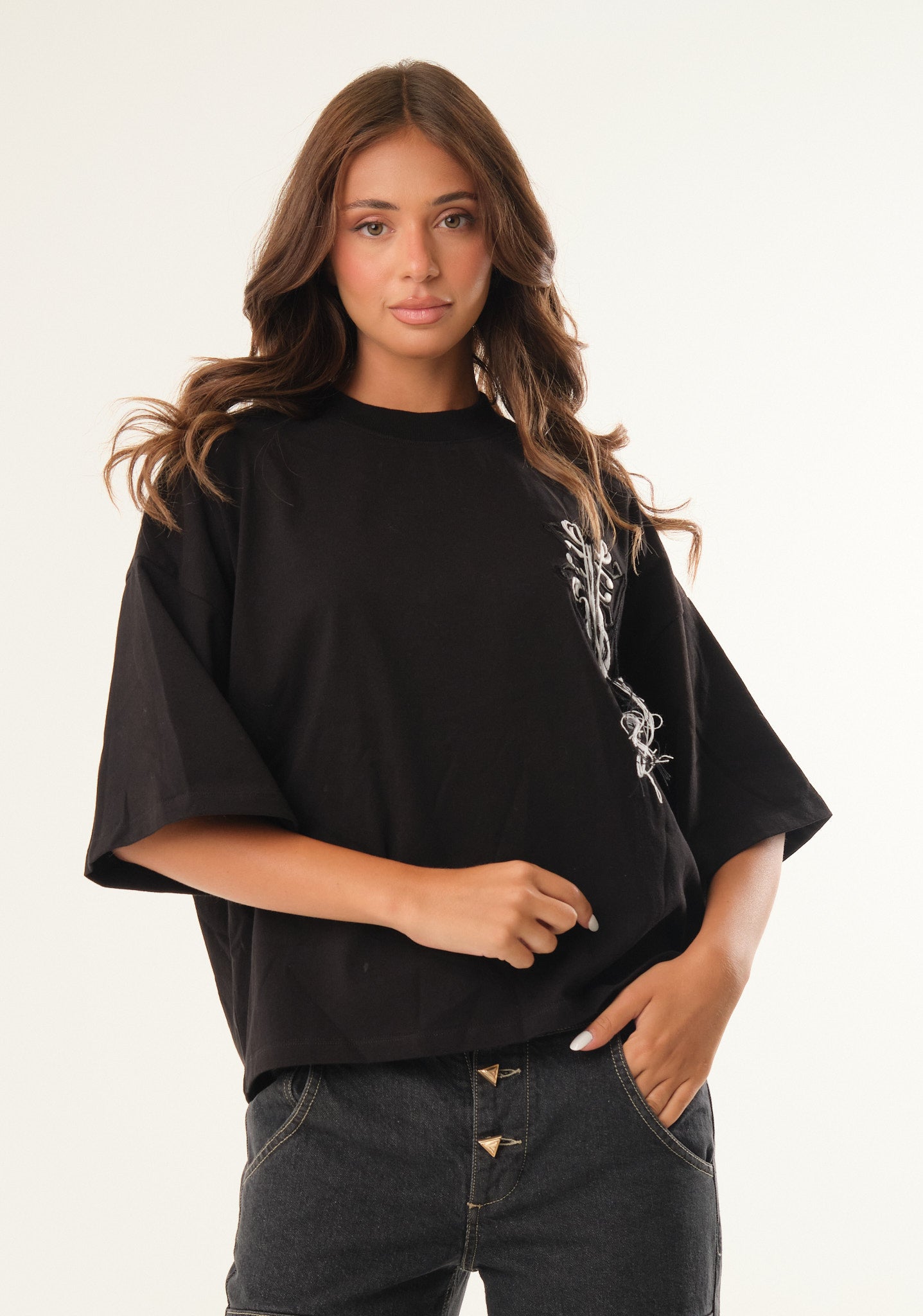 T-shirt con ricamo laterale