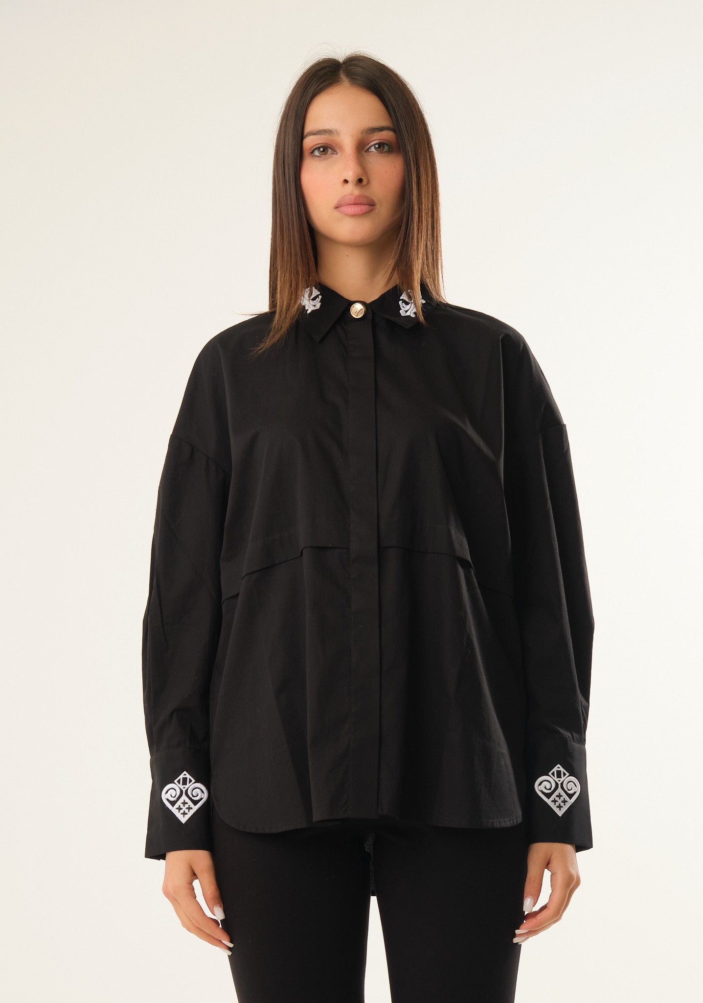 Camicia over con rivetto al centro