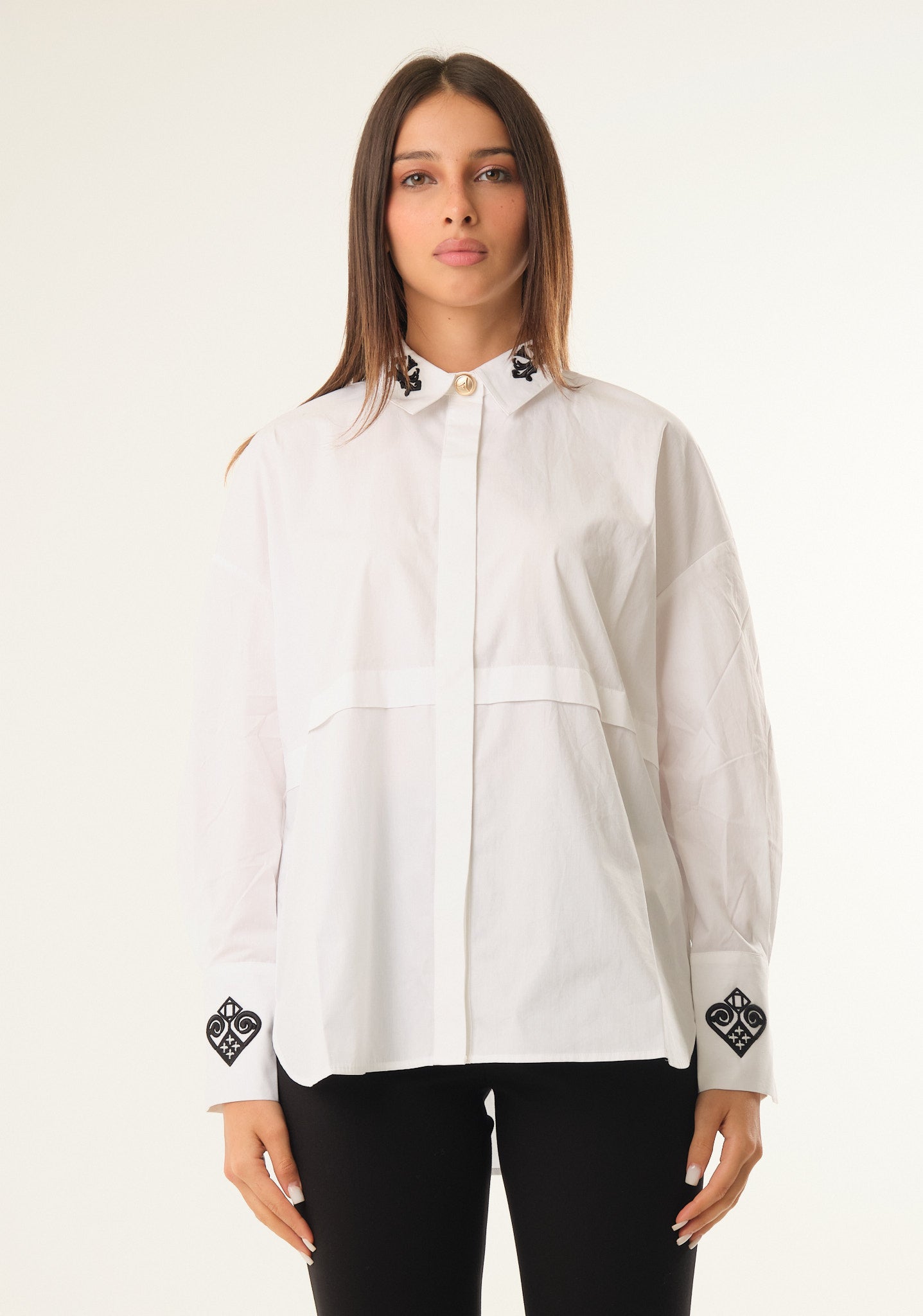 Camicia over con rivetto al centro