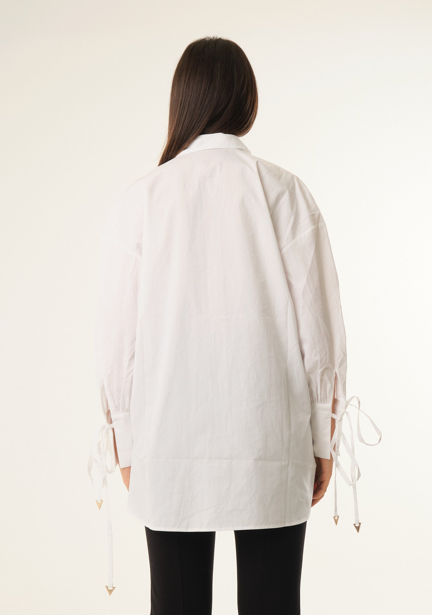 Camicia over con polsini da annodare