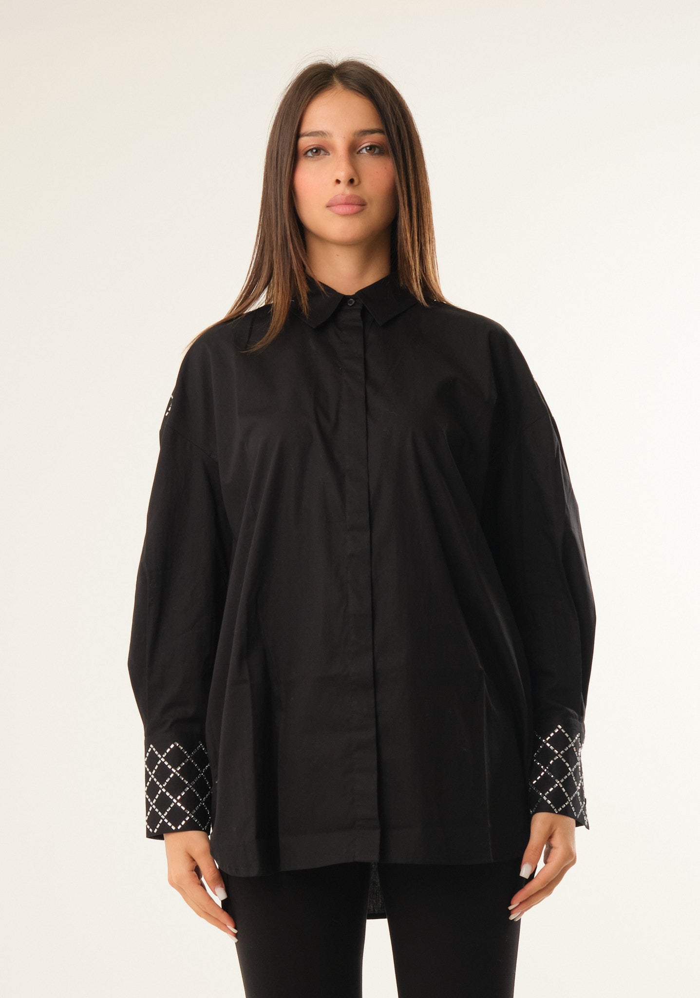 Camicia over con dettagli preziosi