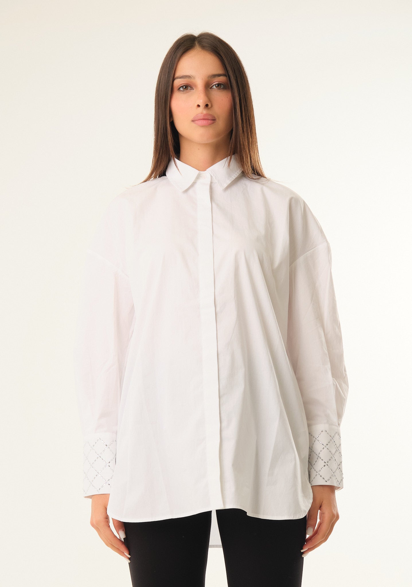 Camicia over con dettagli preziosi