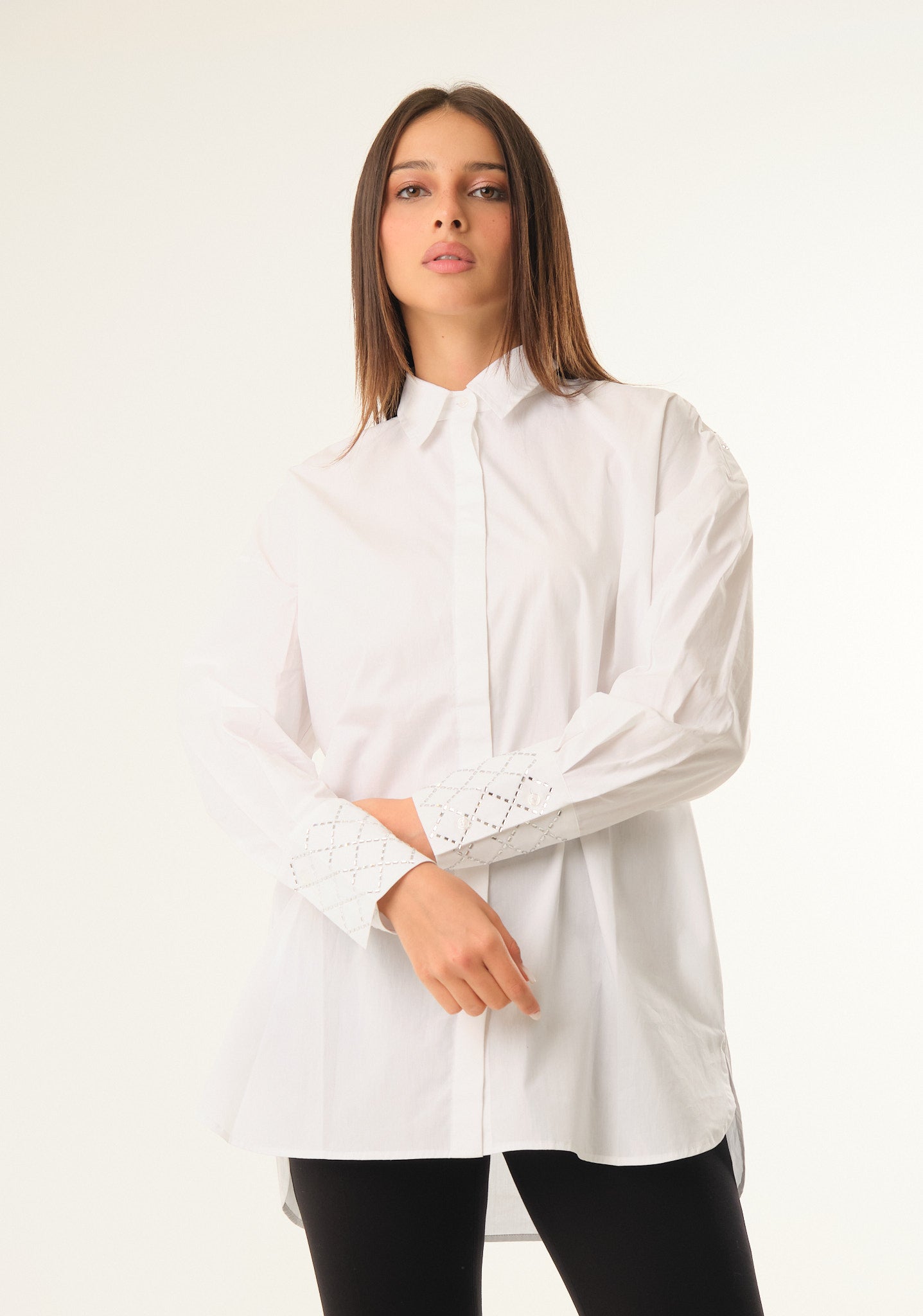 Camicia over con dettagli preziosi