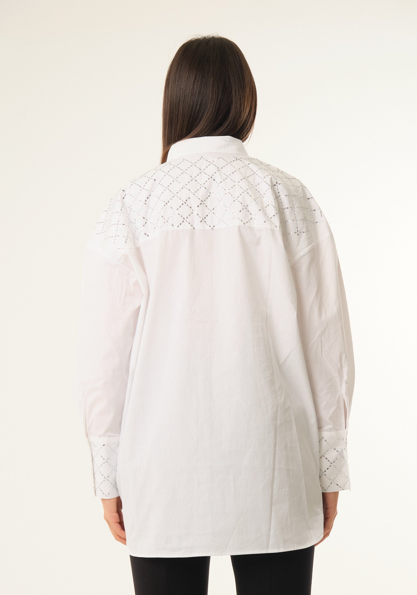 Camicia over con dettagli preziosi