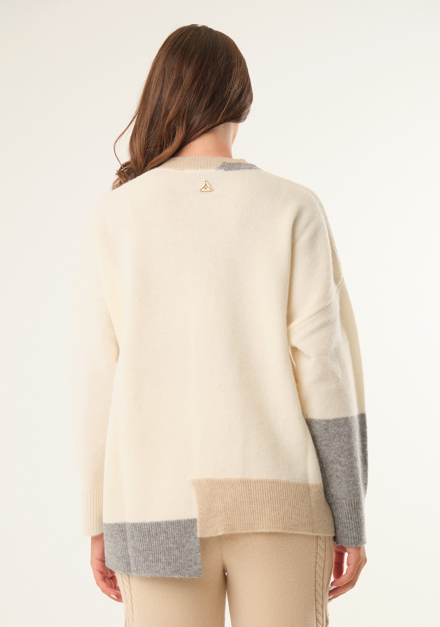 Maglione asimmetrico