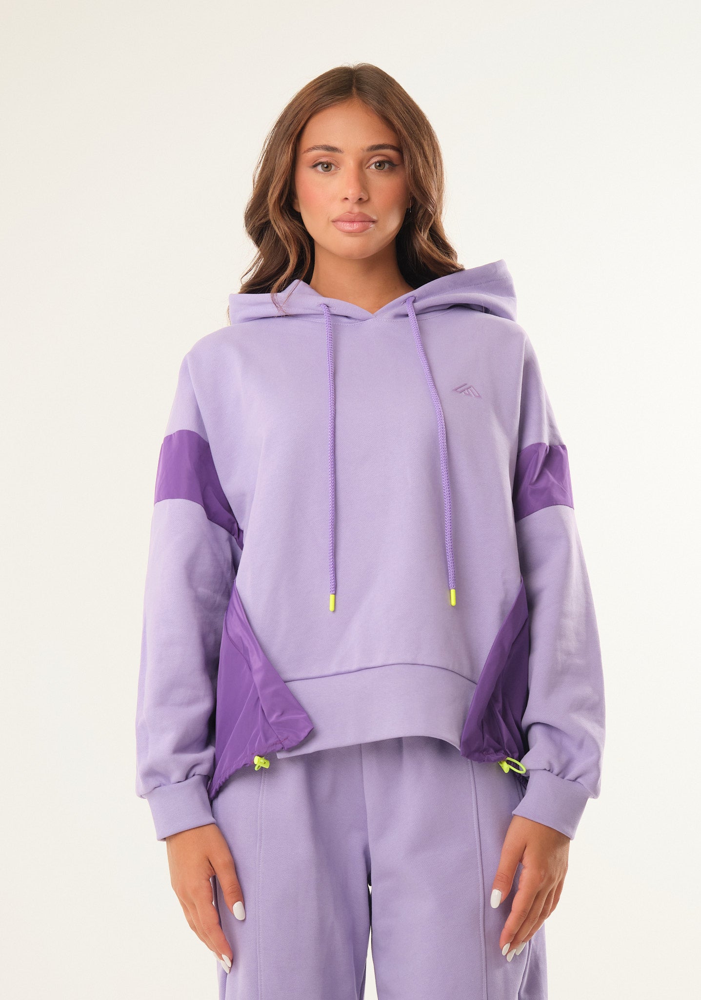 Felpa con inserti in nylon