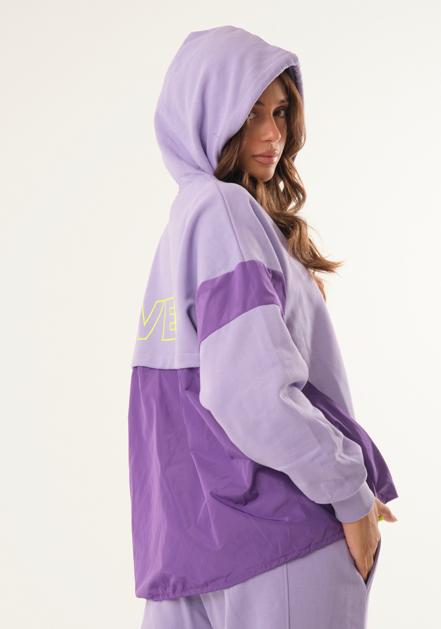 Felpa con inserti in nylon