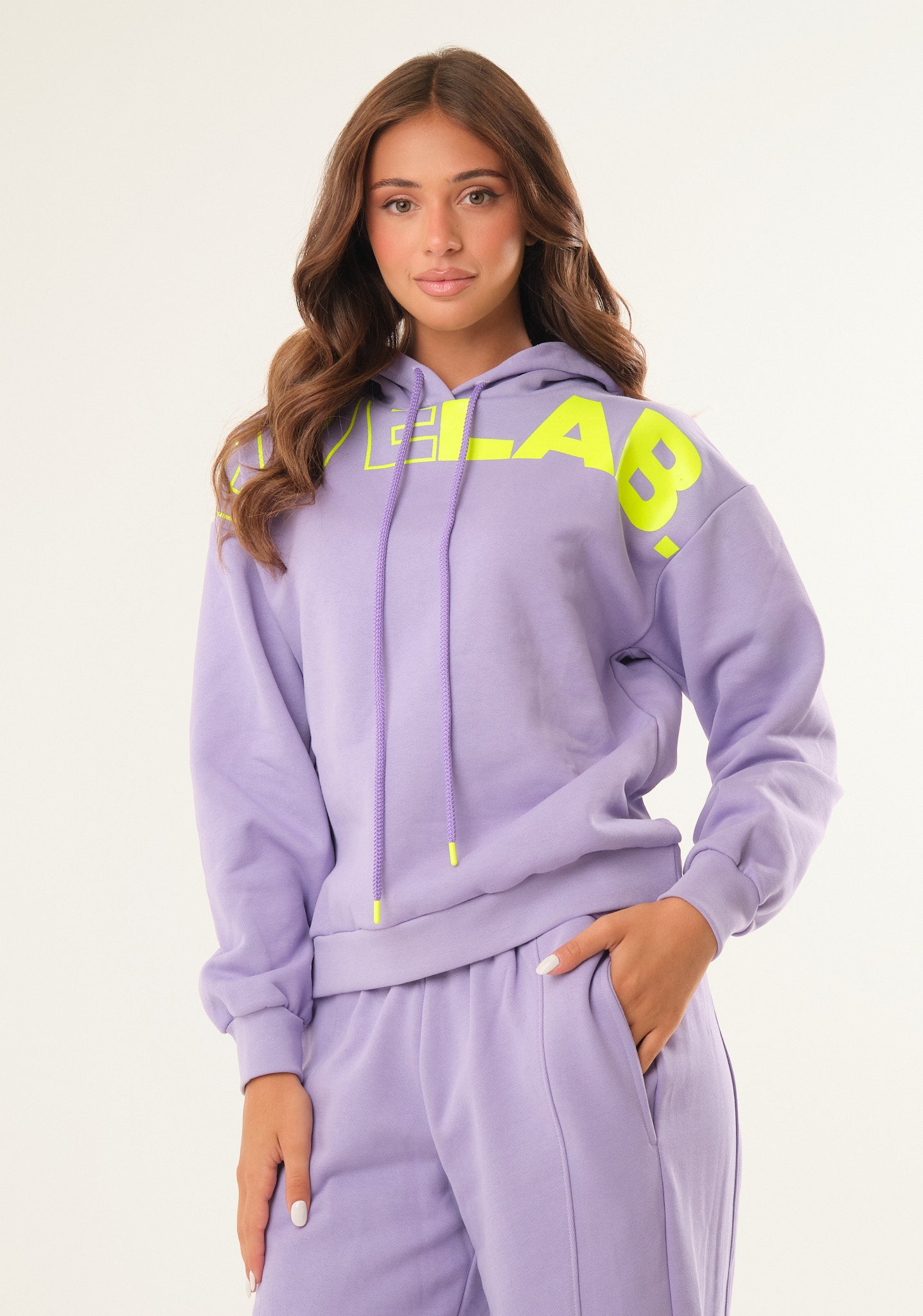 Felpa con cut out posteriore