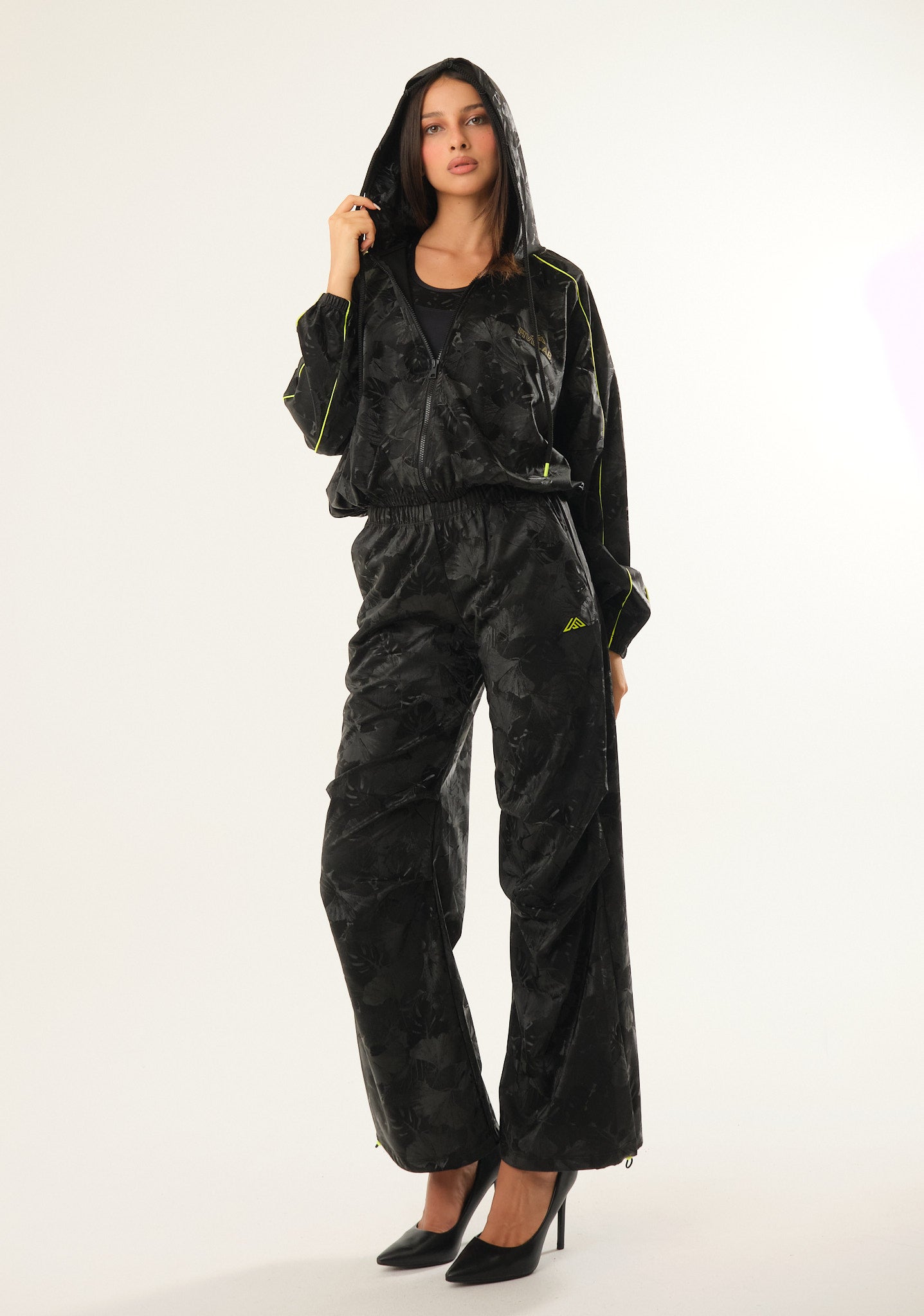 Pantalone tuta in tessuto tecnico stampato
