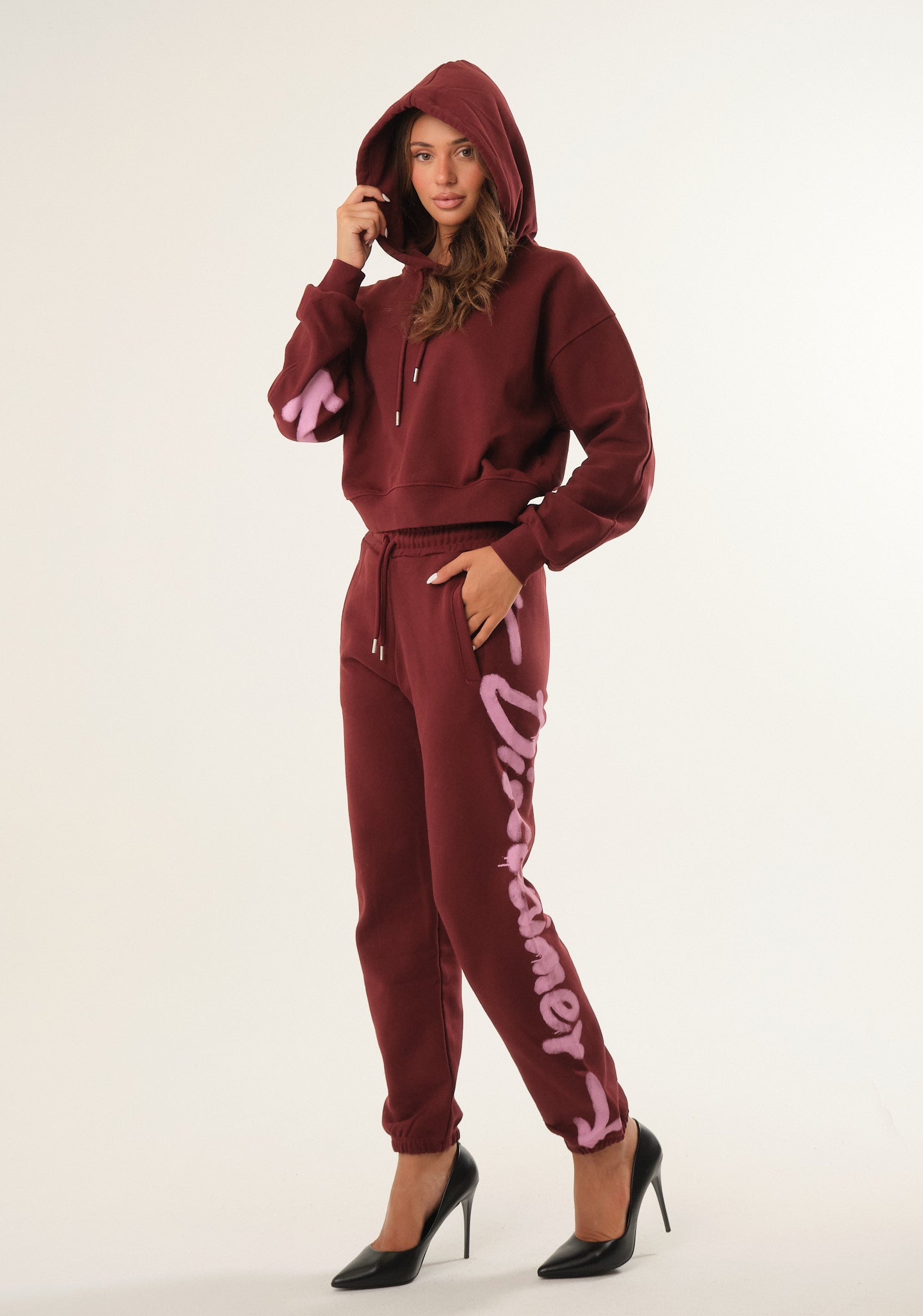 Pantalone con stampa spray laterale