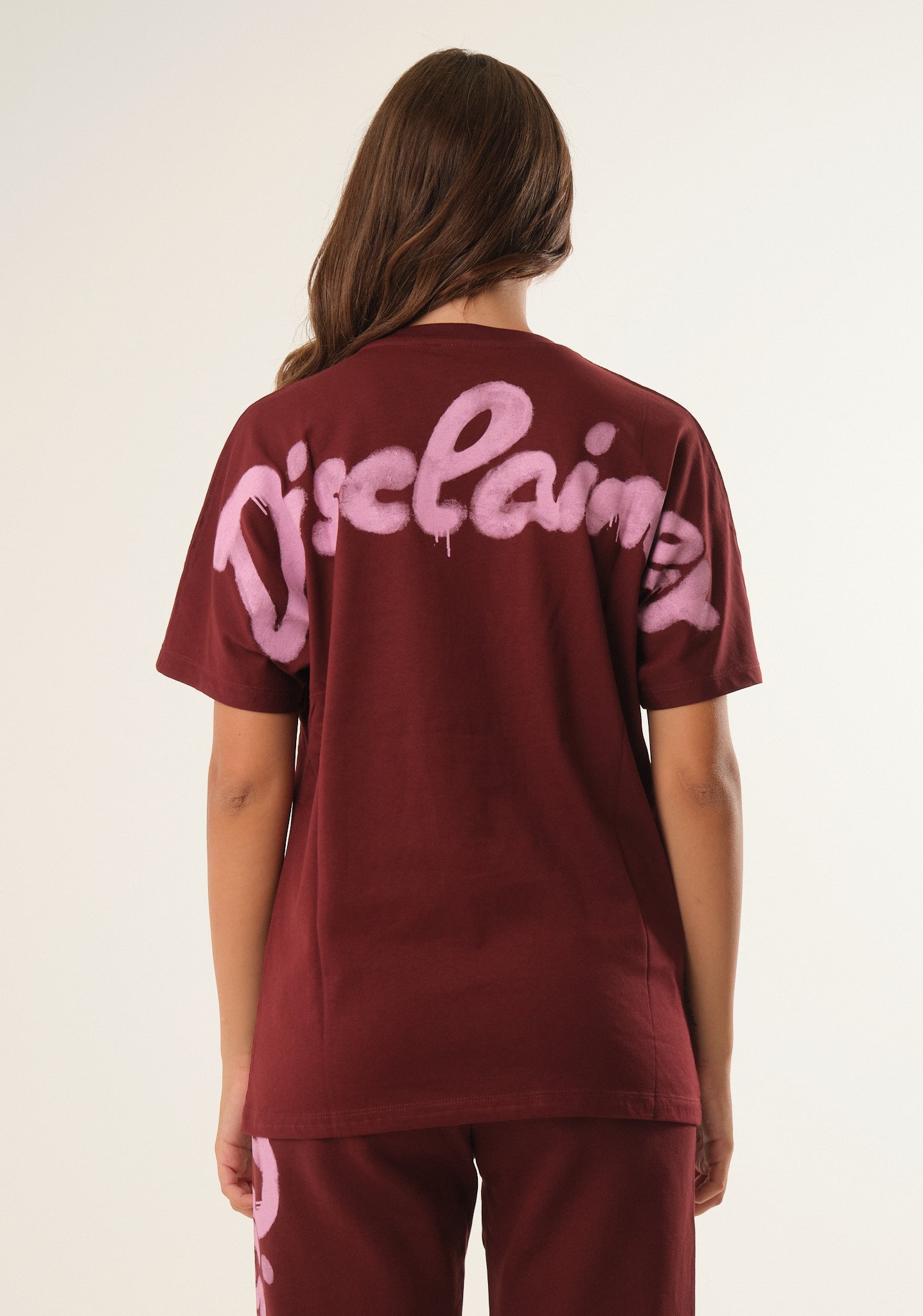 T-shirt con stampa posteriore spray