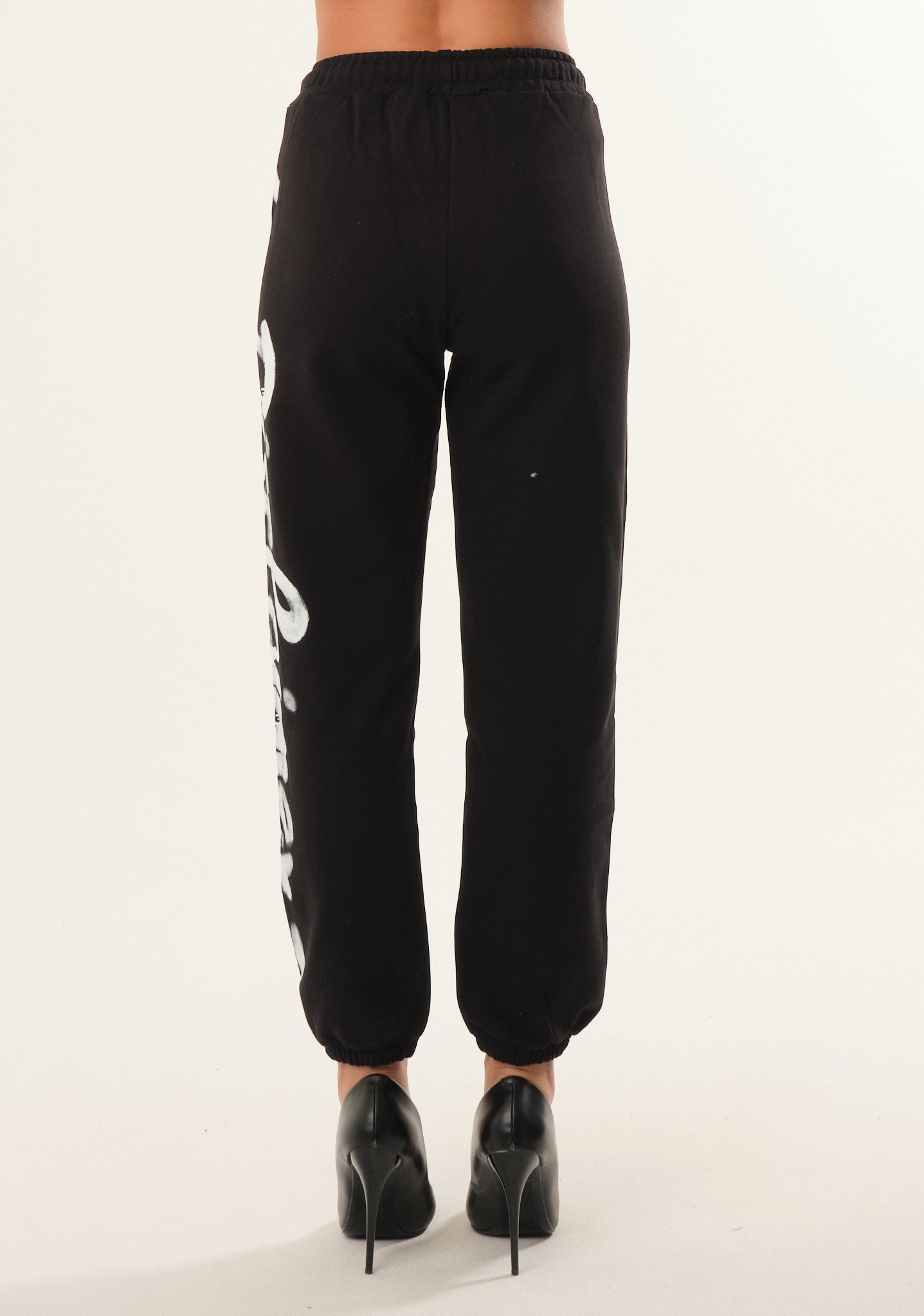 Pantalone con stampa spray laterale